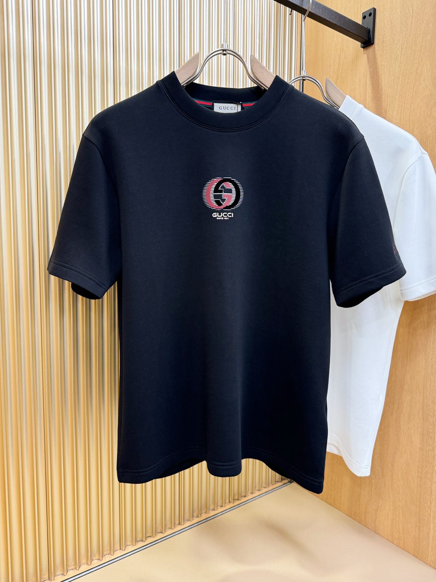 Gucci古奇 顶级品质 2025秋冬新品短袖！原版定制面料，手感柔软。顶级进口私货，时尚设计潮流短袖，