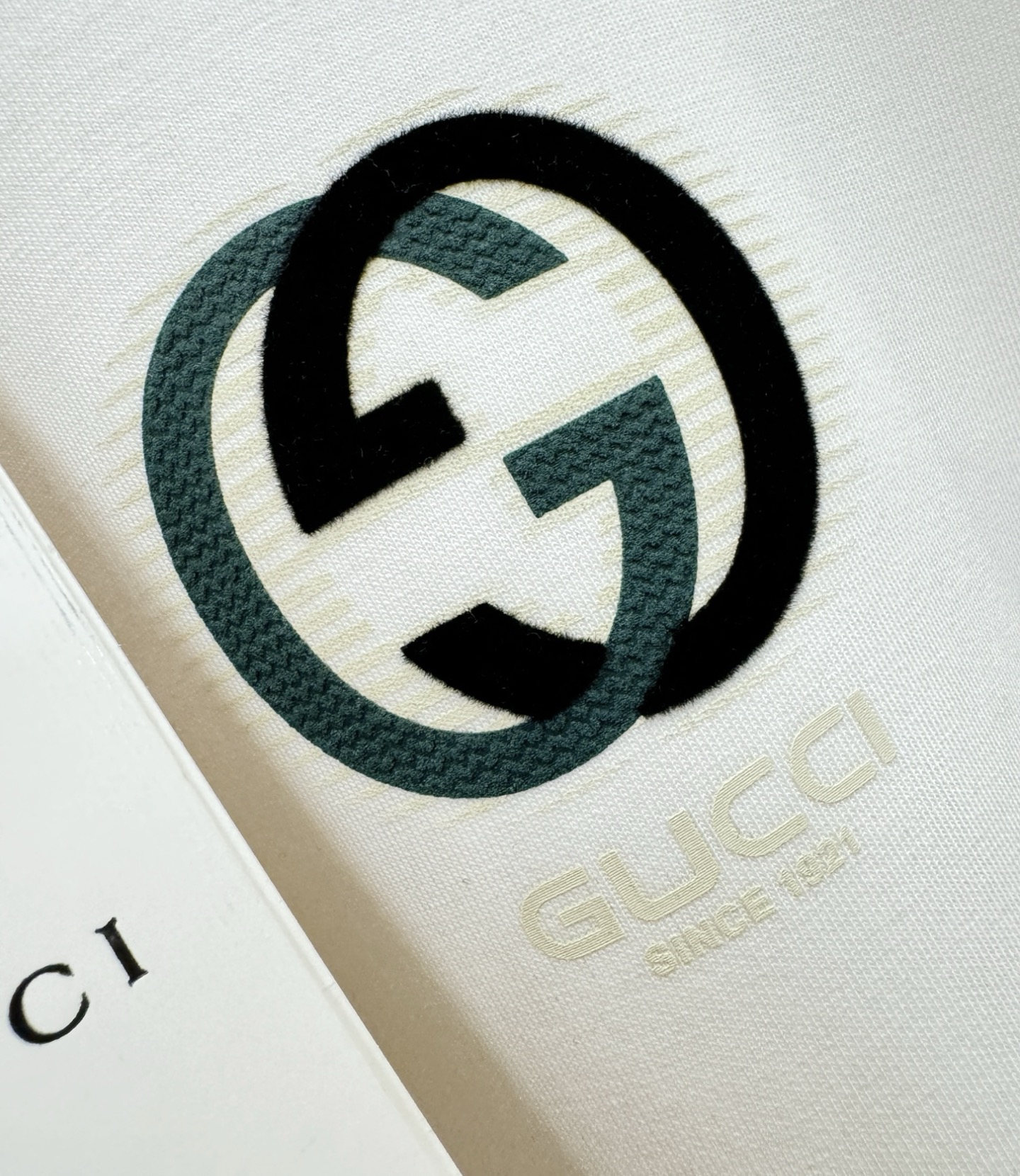 Gucci古奇 顶级品质 2025秋冬新品短袖！原版定制面料，手感柔软。顶级进口私货，时尚设计潮流短袖，