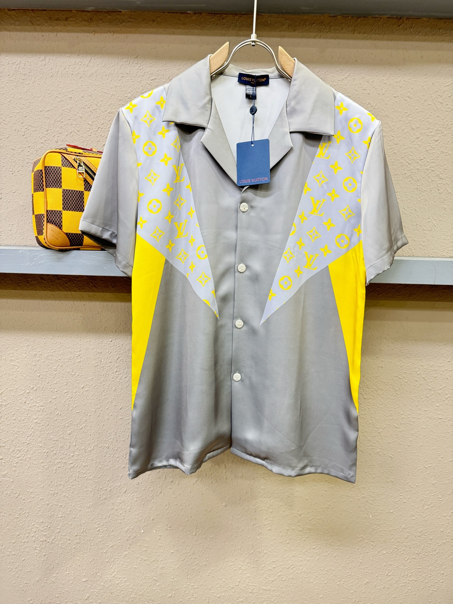 LV路易威登 2025新款套装 干净利落剪裁，男女同款家居服 睡衣套装，都市风十足 采用精纺棉质提花面料