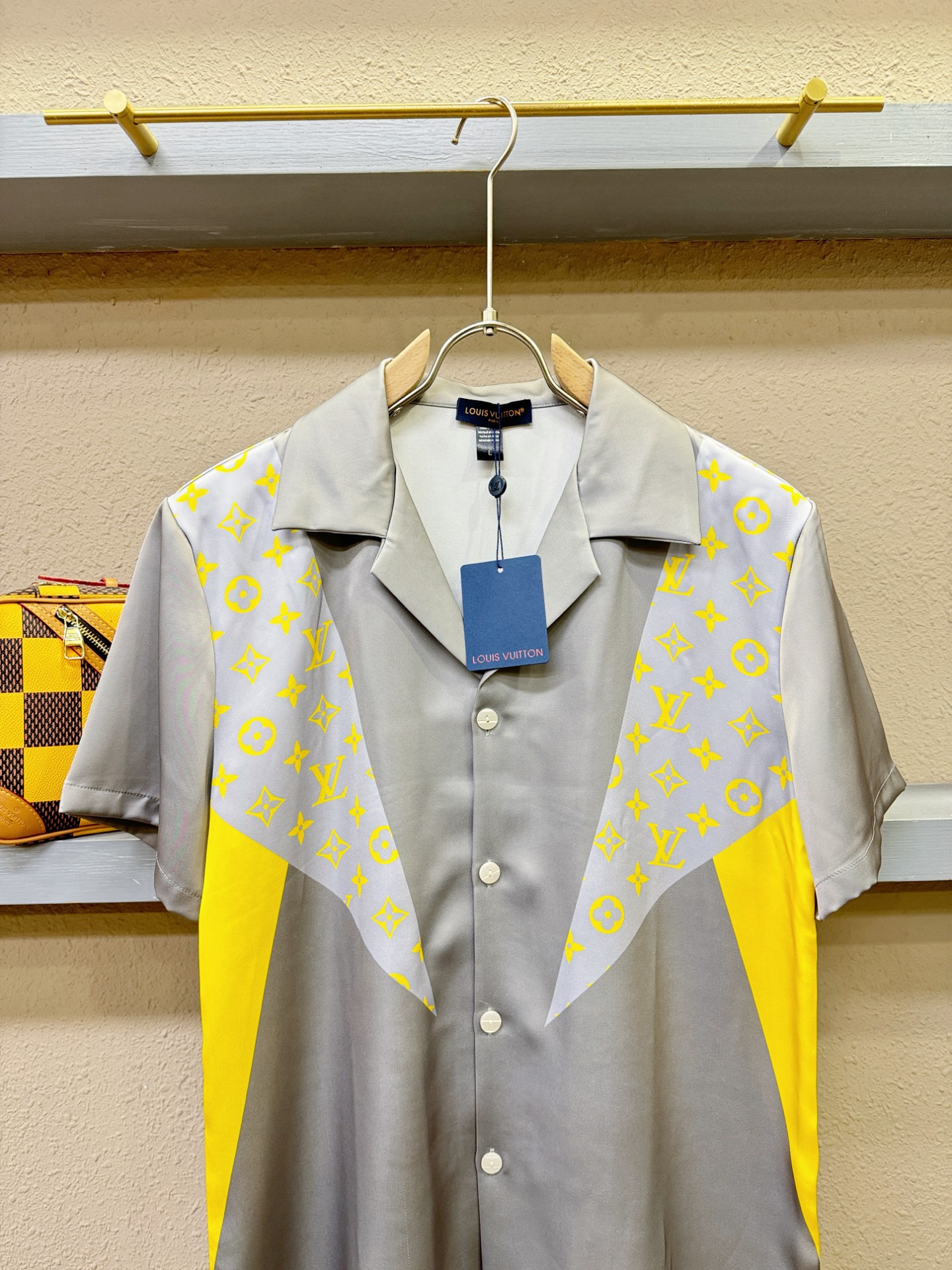 LV路易威登 2025新款套装 干净利落剪裁，男女同款家居服 睡衣套装，都市风十足 采用精纺棉质提花面料