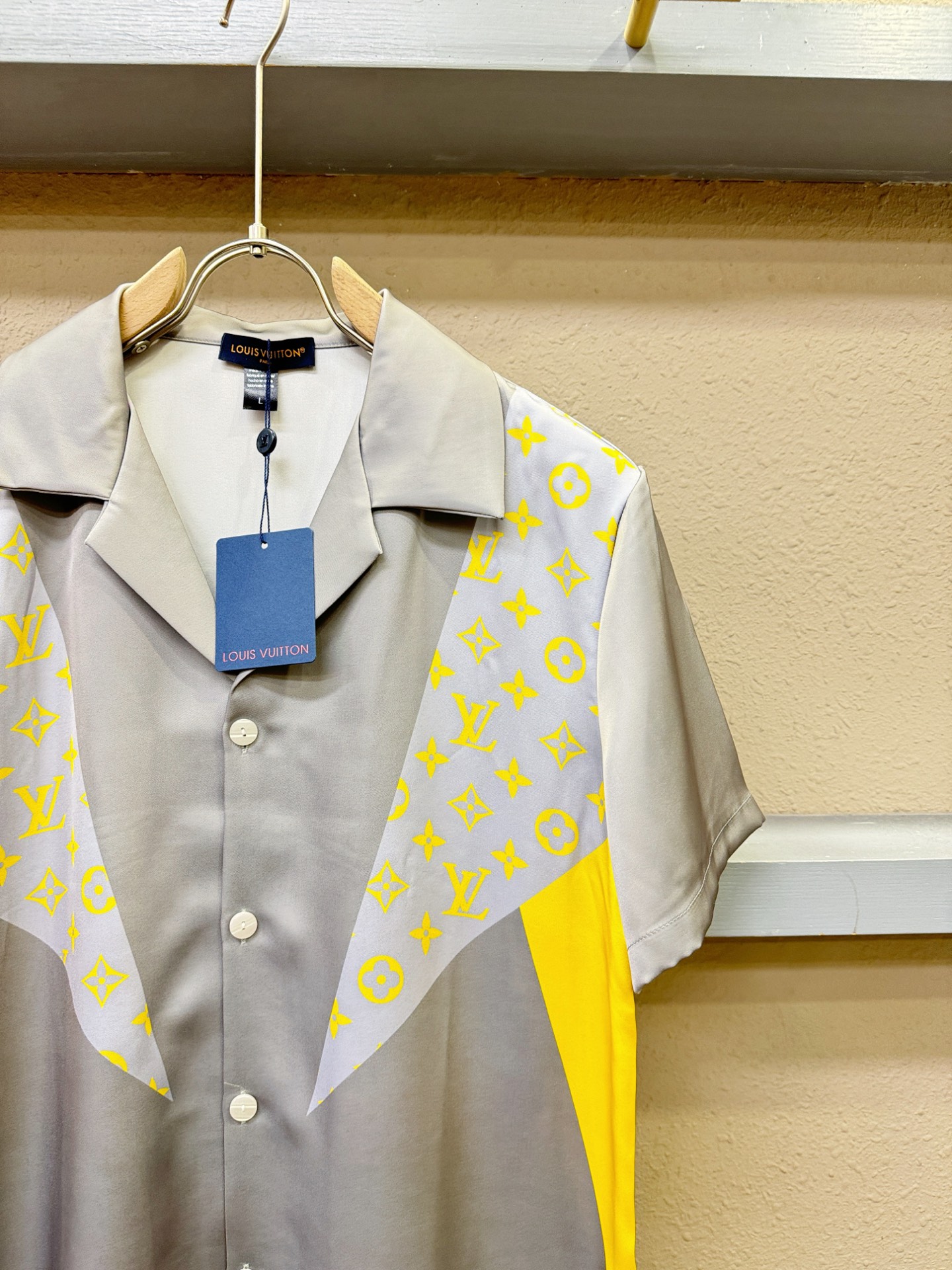 LV路易威登 2025新款套装 干净利落剪裁，男女同款家居服 睡衣套装，都市风十足 采用精纺棉质提花面料