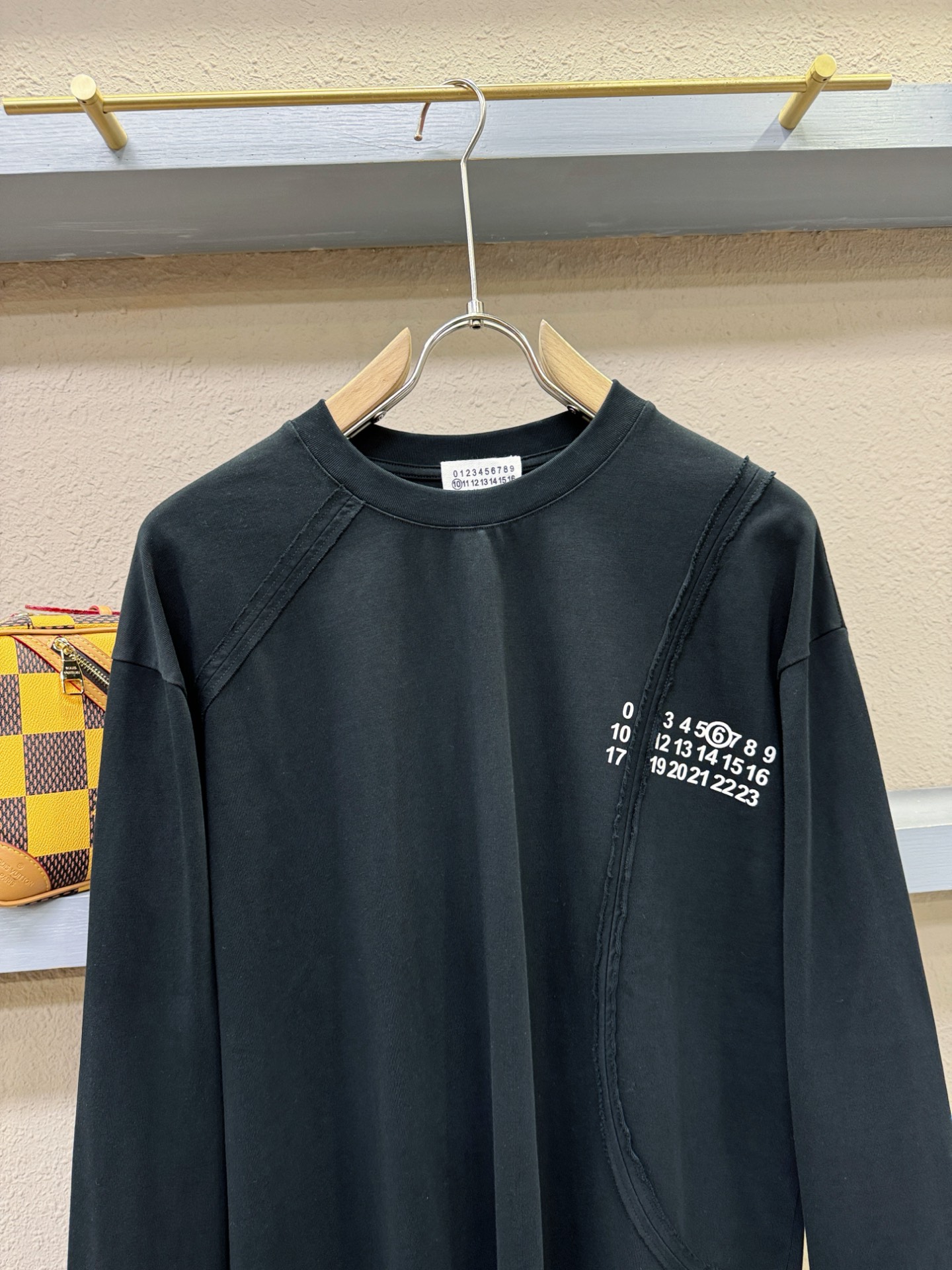 马吉拉 2025秋冬新品长袖T恤，经典Logo设计，百搭款 官网同步发售，柔软细腻保暖 亲肤感极高，完美