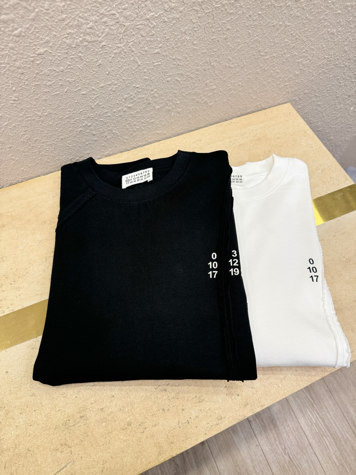 马吉拉 2025秋冬新品长袖T恤，经典Logo设计，百搭款 官网同步发售，柔软细腻保暖 亲肤感极高，完美