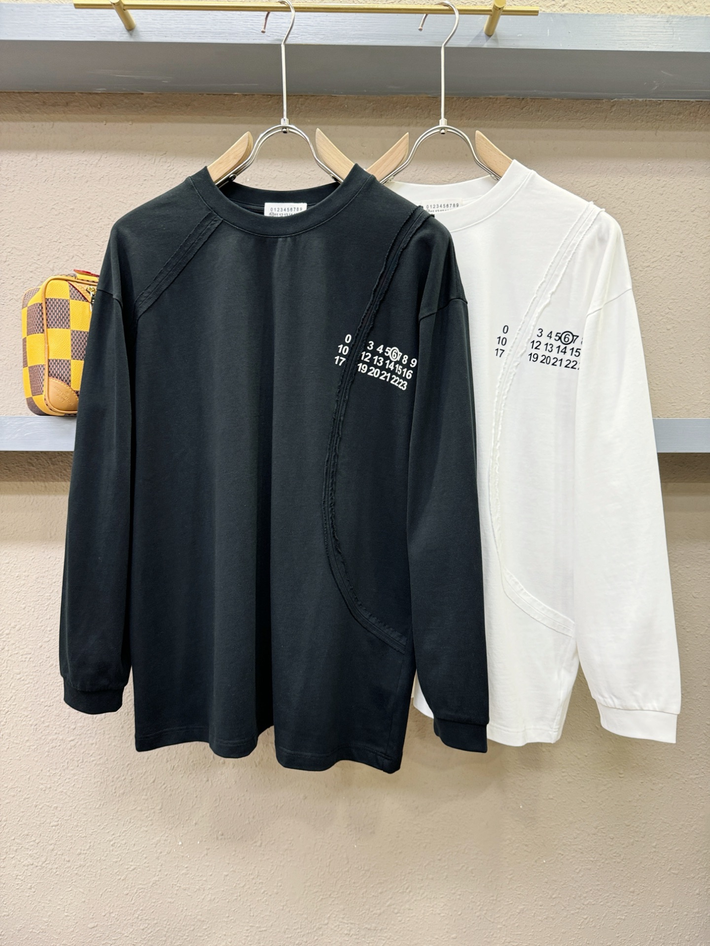 马吉拉 2025秋冬新品长袖T恤，经典Logo设计，百搭款 官网同步发售，柔软细腻保暖 亲肤感极高，完美