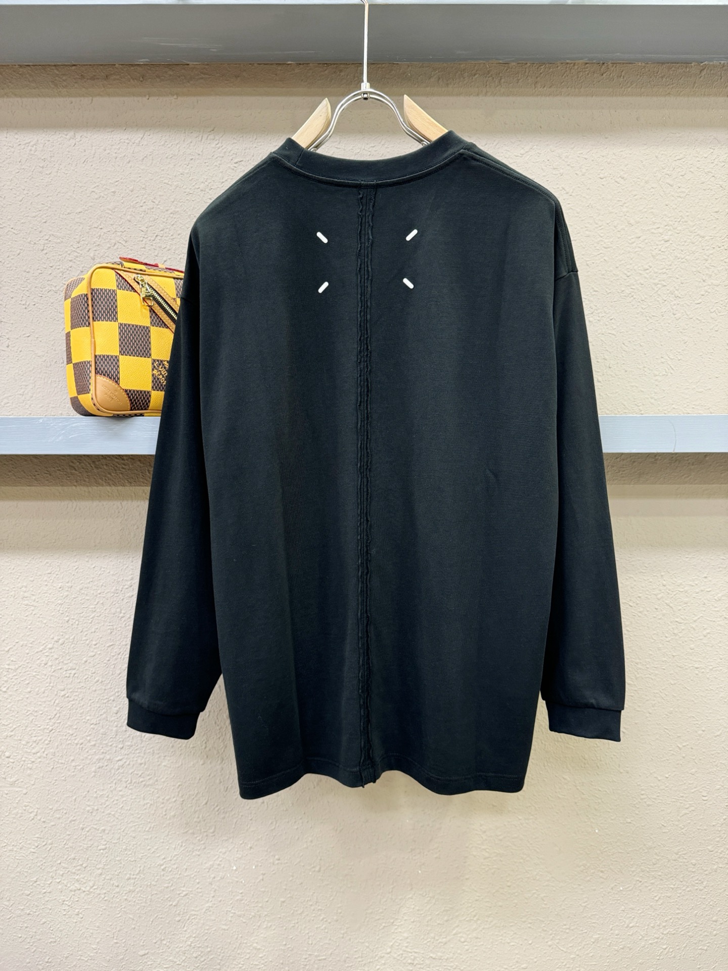 马吉拉 2025秋冬新品长袖T恤，经典Logo设计，百搭款 官网同步发售，柔软细腻保暖 亲肤感极高，完美