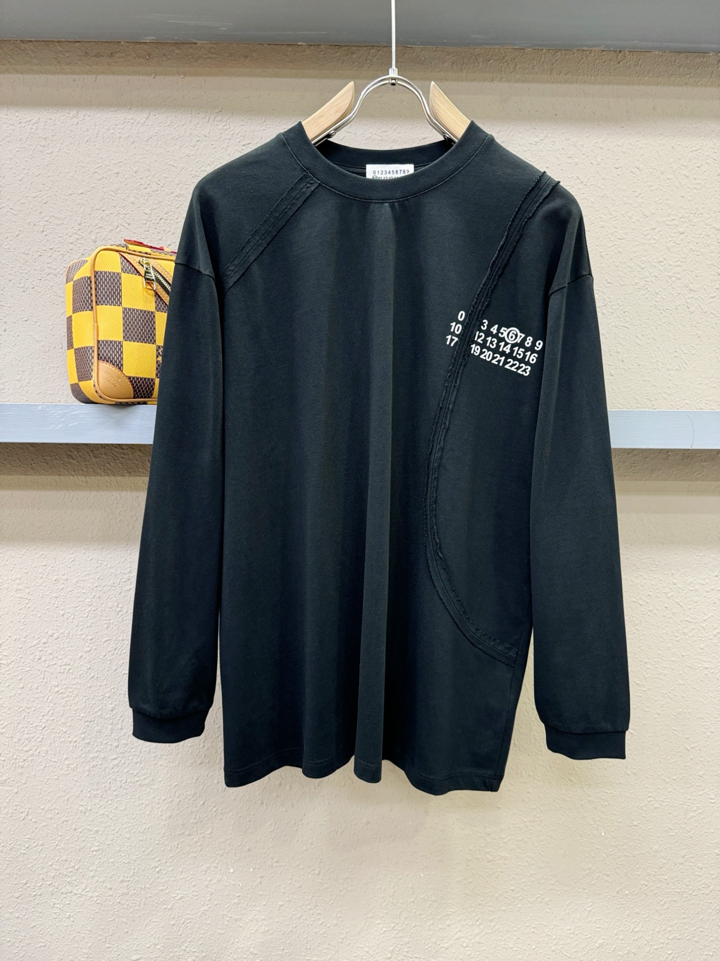 马吉拉 2025秋冬新品长袖T恤，经典Logo设计，百搭款 官网同步发售，柔软细腻保暖 亲肤感极高，完美