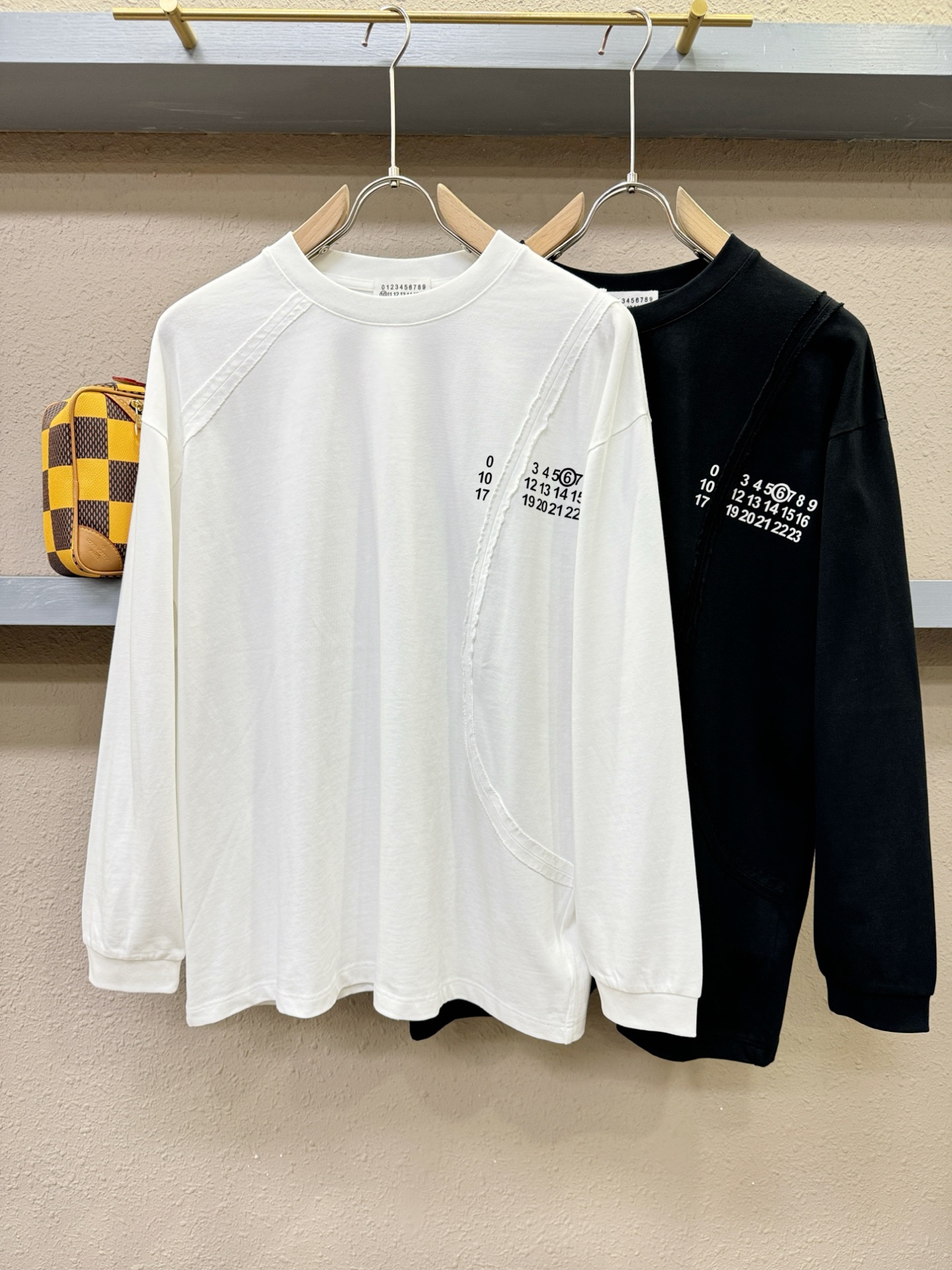 马吉拉 2025秋冬新品长袖T恤，经典Logo设计，百搭款 官网同步发售，柔软细腻保暖 亲肤感极高，完美