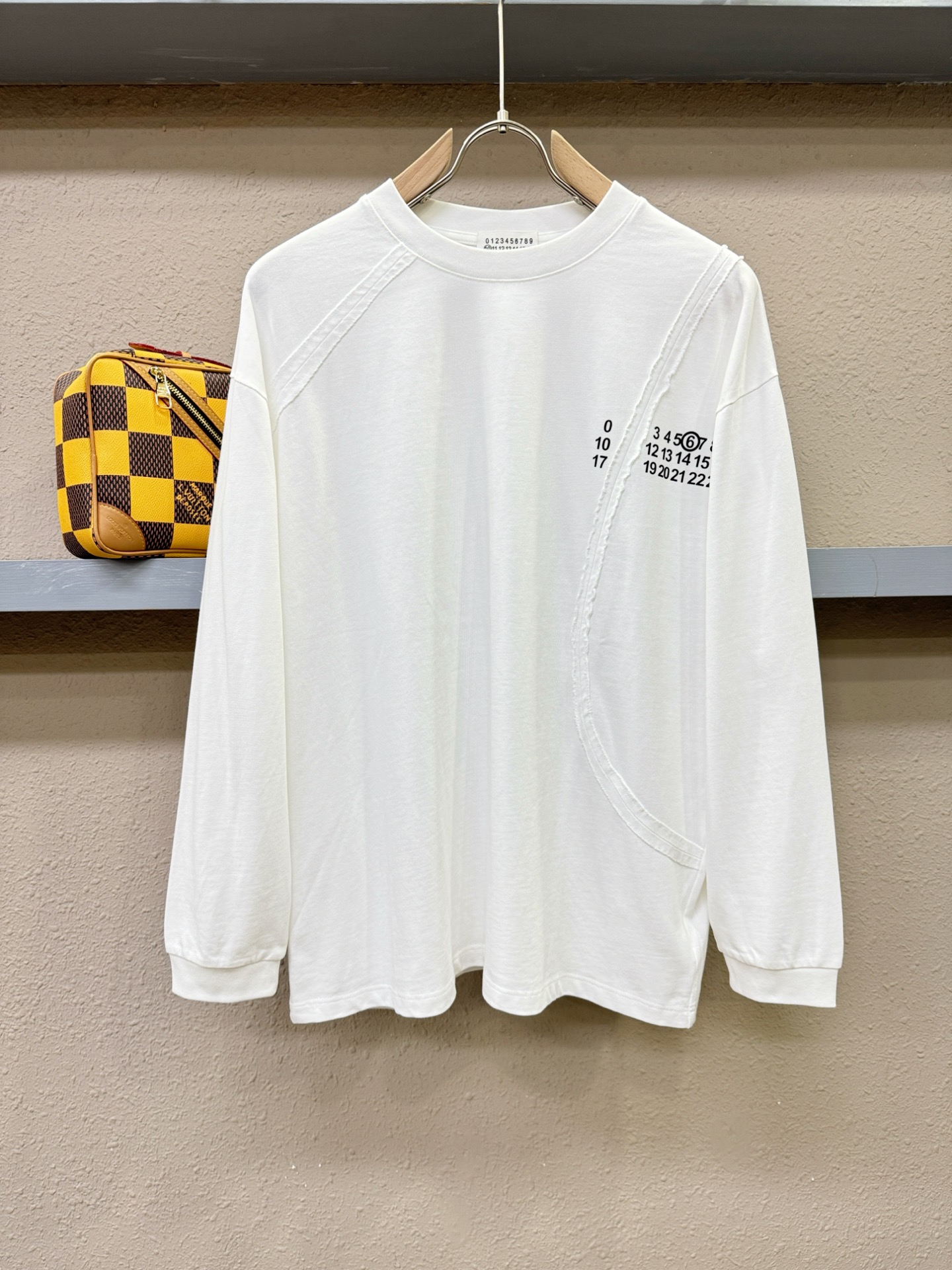 马吉拉 2025秋冬新品长袖T恤，经典Logo设计，百搭款 官网同步发售，柔软细腻保暖 亲肤感极高，完美