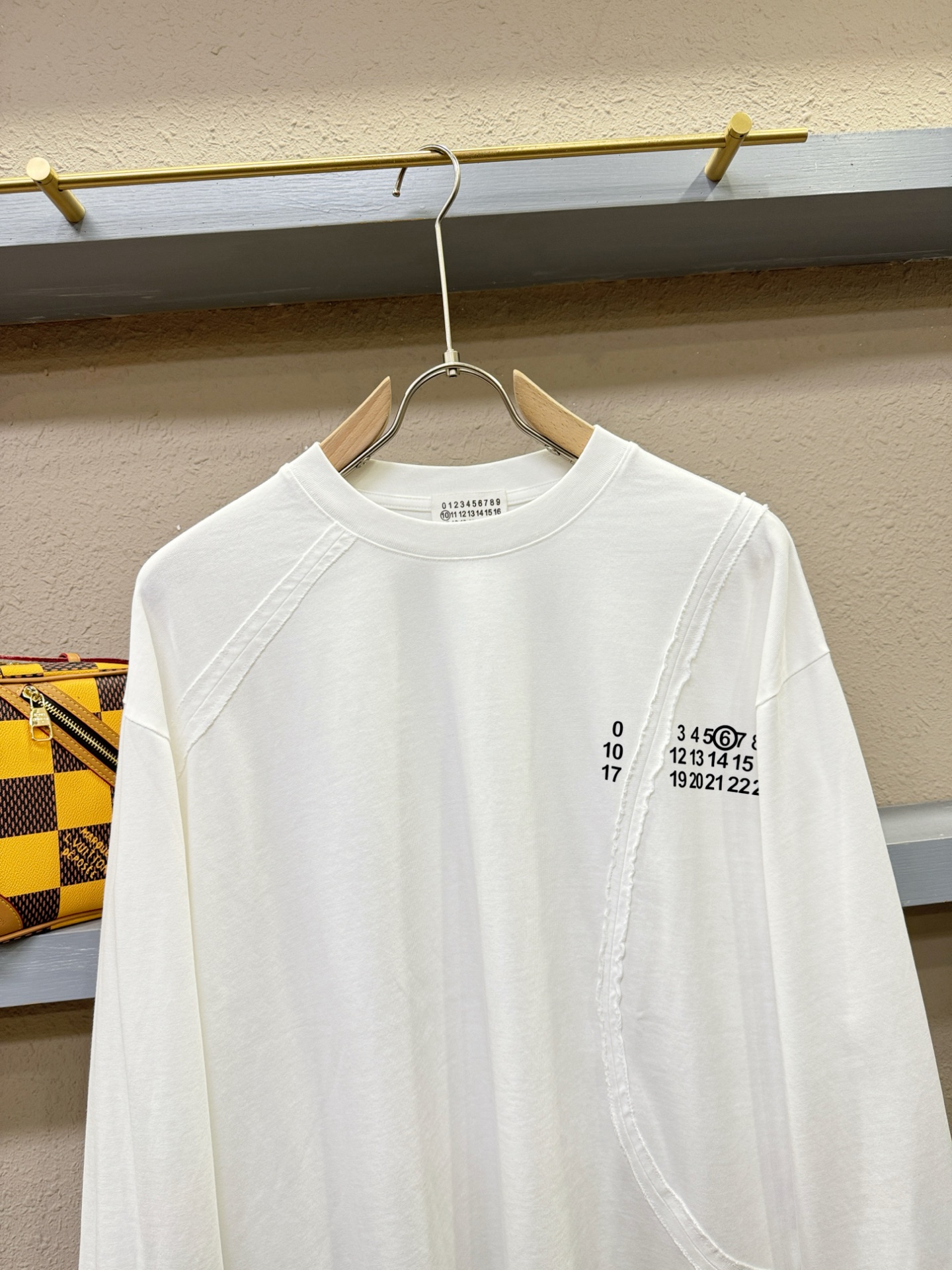 马吉拉 2025秋冬新品长袖T恤，经典Logo设计，百搭款 官网同步发售，柔软细腻保暖 亲肤感极高，完美