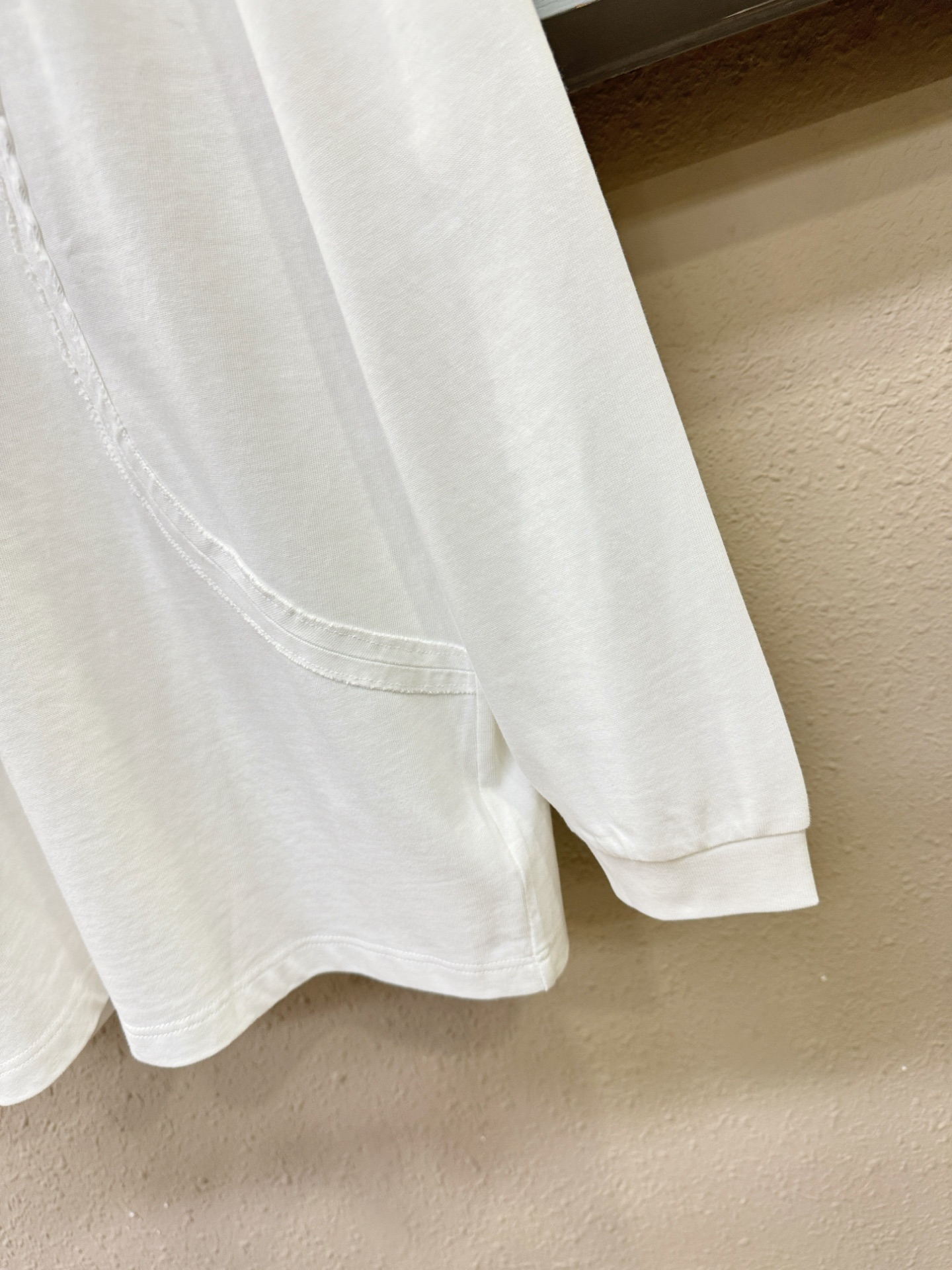 马吉拉 2025秋冬新品长袖T恤，经典Logo设计，百搭款 官网同步发售，柔软细腻保暖 亲肤感极高，完美