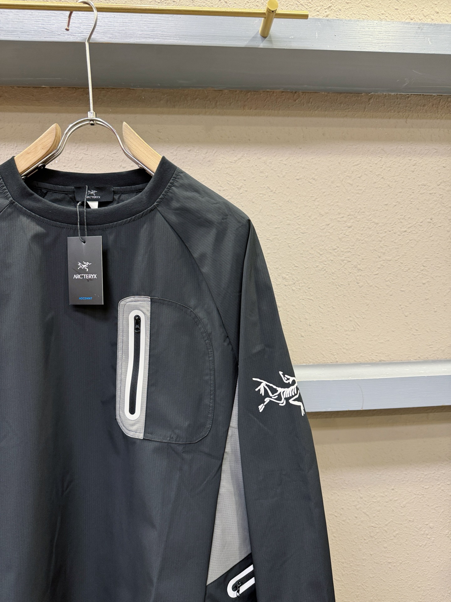 ARC‘TERYX/始祖鸟 2025秋冬新品长袖T恤，经典Logo设计，百搭款 官网同步发售，柔软细腻保