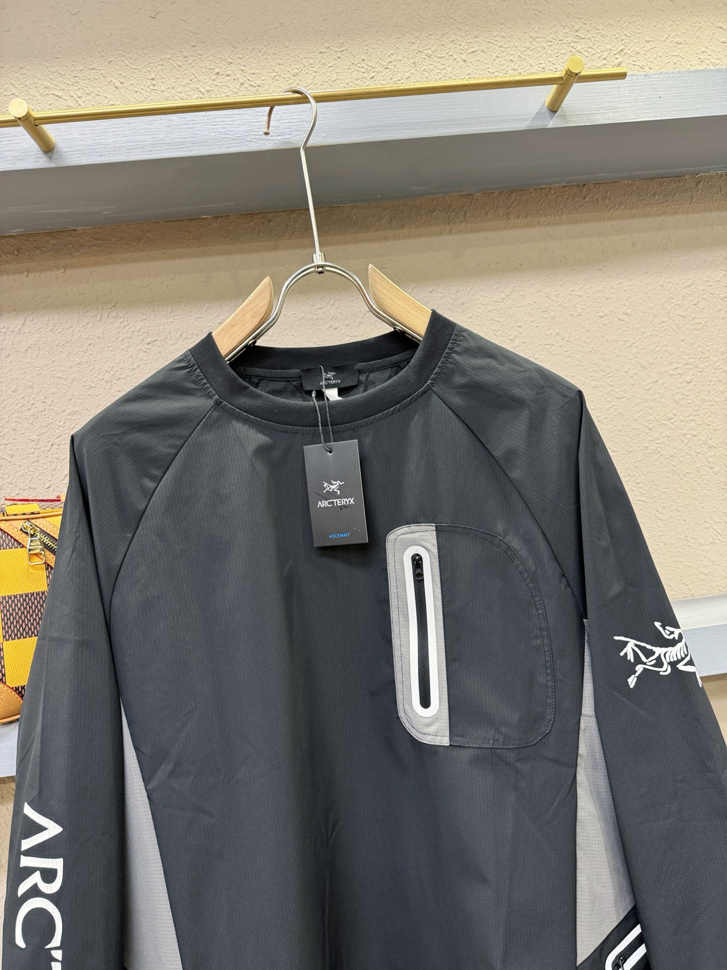 ARC‘TERYX/始祖鸟 2025秋冬新品长袖T恤，经典Logo设计，百搭款 官网同步发售，柔软细腻保