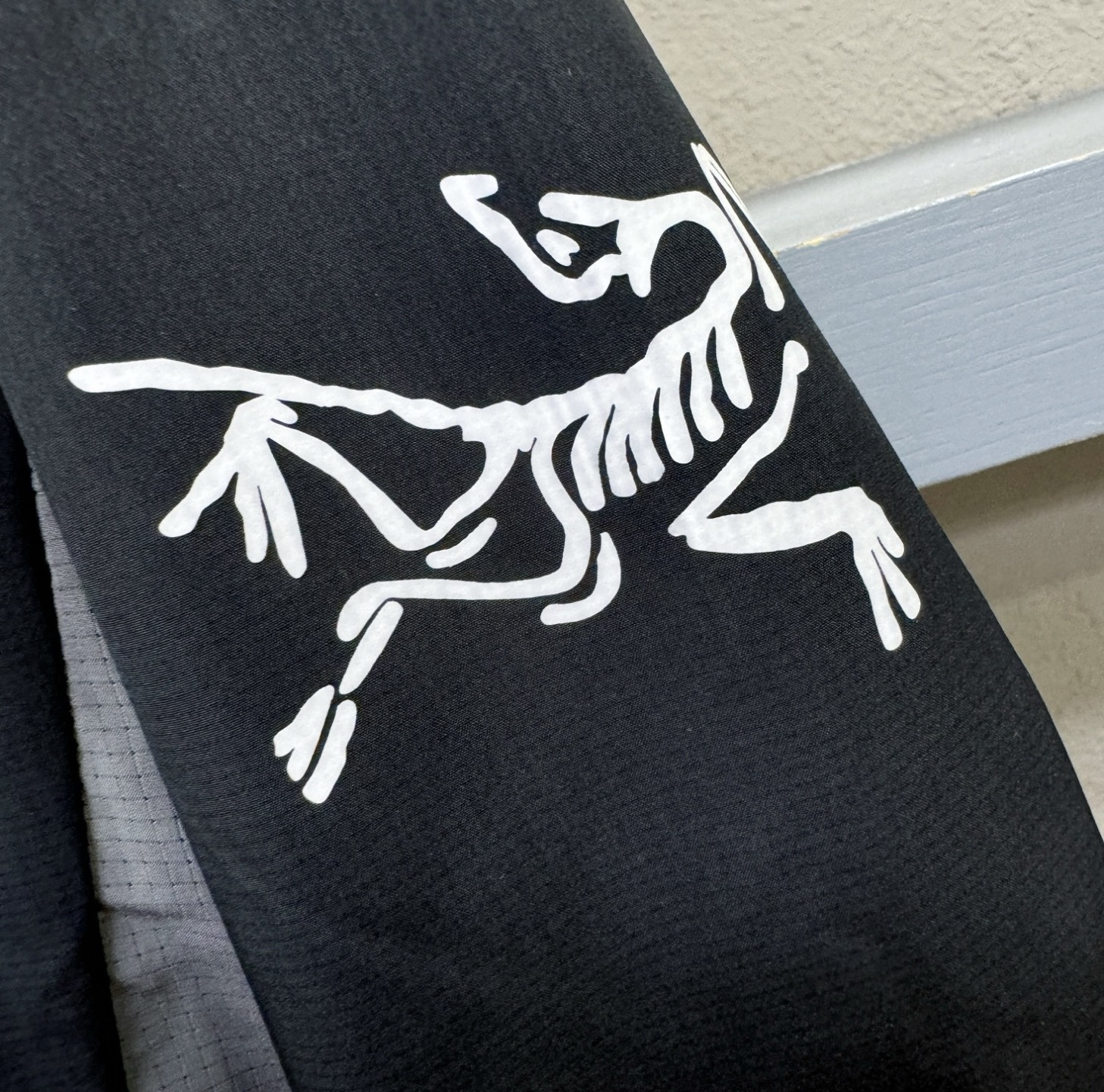 ARC‘TERYX/始祖鸟 2025秋冬新品长袖T恤，经典Logo设计，百搭款 官网同步发售，柔软细腻保