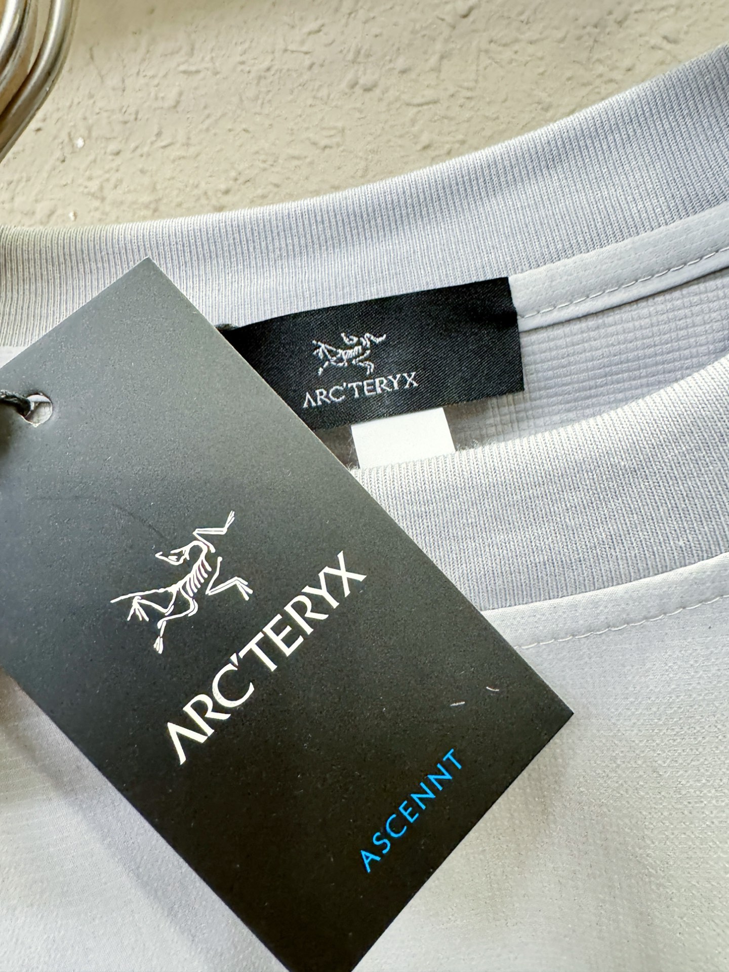 ARC‘TERYX/始祖鸟 2025秋冬新品长袖T恤，经典Logo设计，百搭款 官网同步发售，柔软细腻保