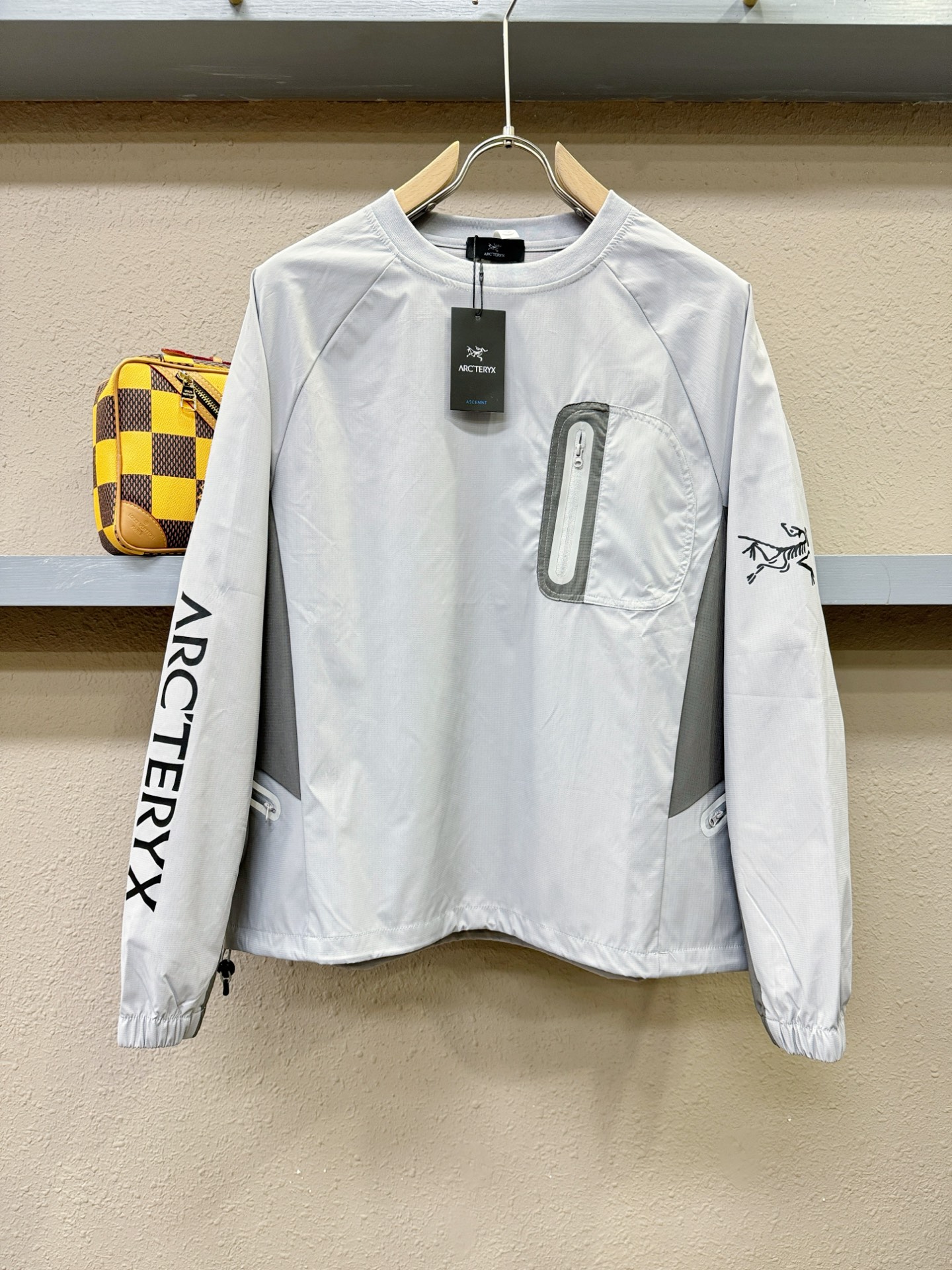 ARC‘TERYX/始祖鸟 2025秋冬新品长袖T恤，经典Logo设计，百搭款 官网同步发售，柔软细腻保