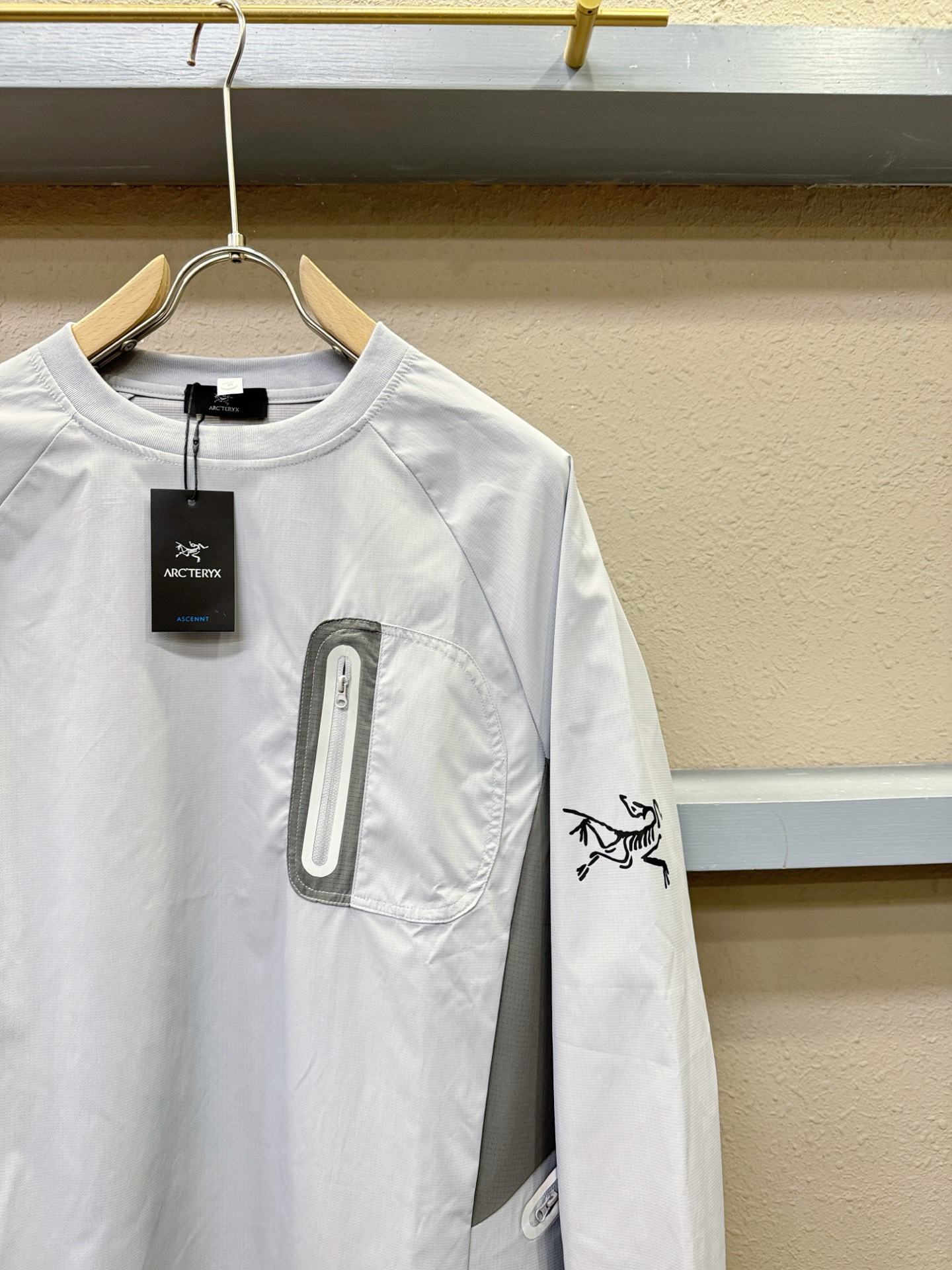 ARC‘TERYX/始祖鸟 2025秋冬新品长袖T恤，经典Logo设计，百搭款 官网同步发售，柔软细腻保