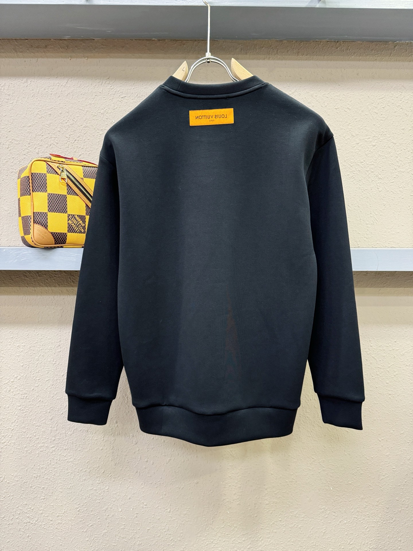 LV 2025ss秋季新品 长袖卫衣，经典Logo设计，百搭款 官网同步发售 定制面料，柔软细腻，亲肤感