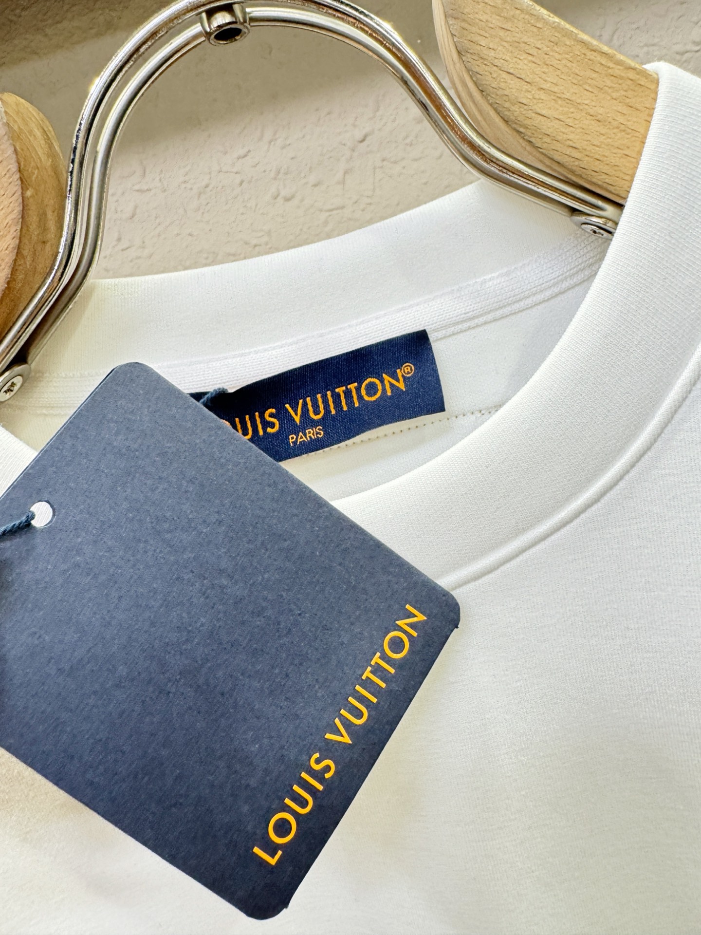 LV 2025ss秋季新品 长袖卫衣，经典Logo设计，百搭款 官网同步发售 定制面料，柔软细腻，亲肤感