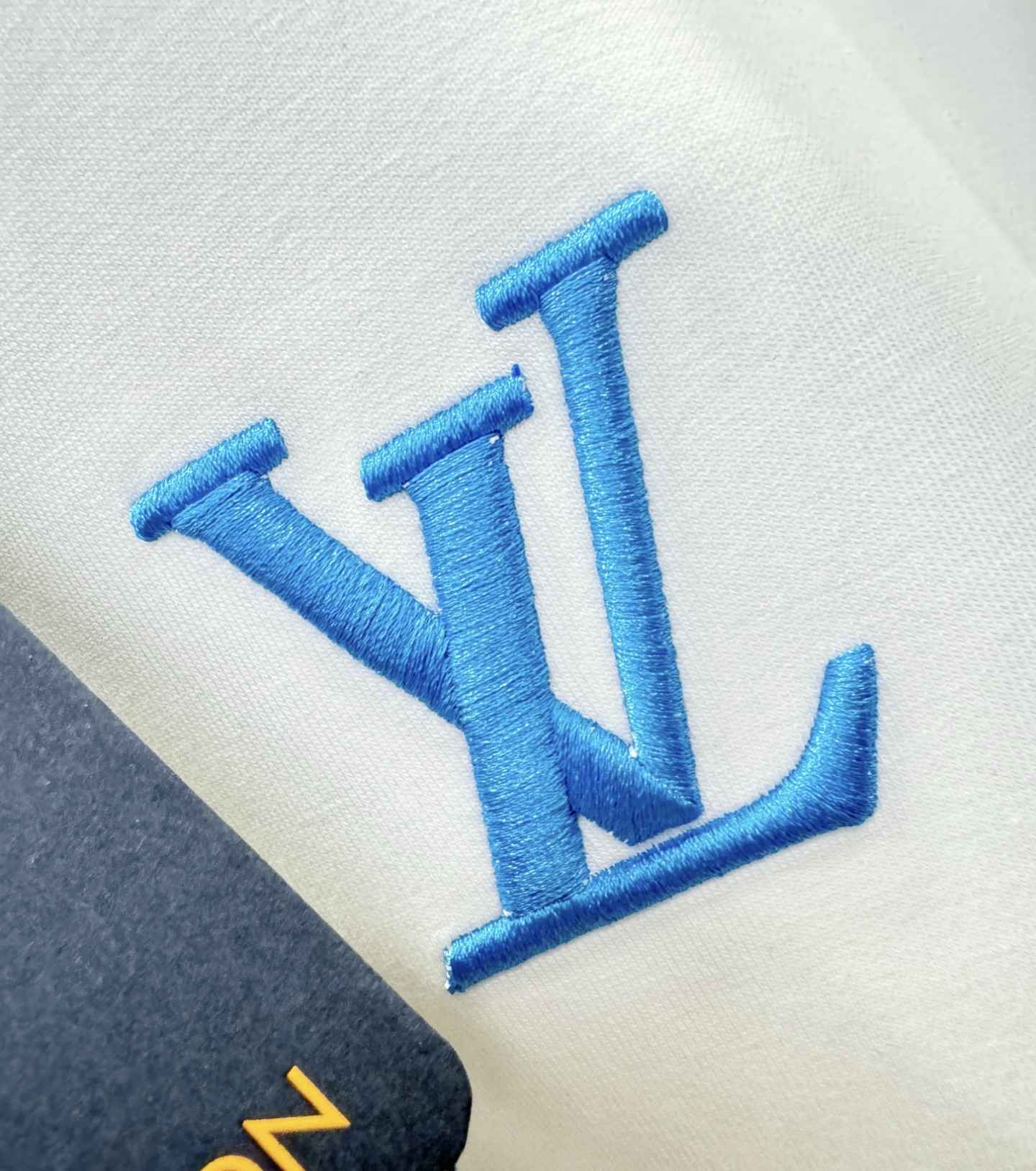 LV 2025ss秋季新品 长袖卫衣，经典Logo设计，百搭款 官网同步发售 定制面料，柔软细腻，亲肤感