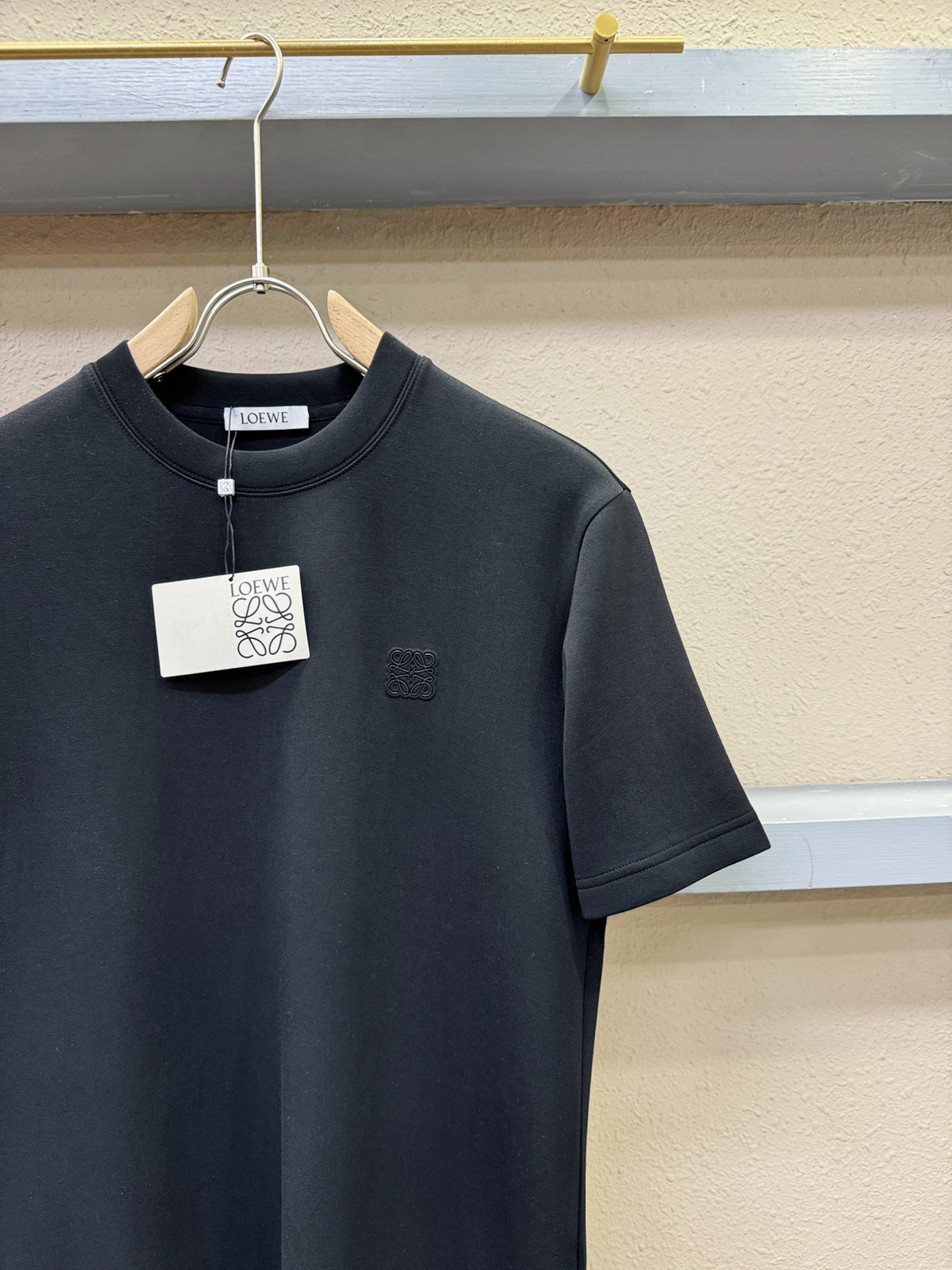 LOEWE罗意威 顶级品质 2025秋冬新品短袖！原版定制面料，手感柔软。顶级进口私货，时尚设计潮流短袖