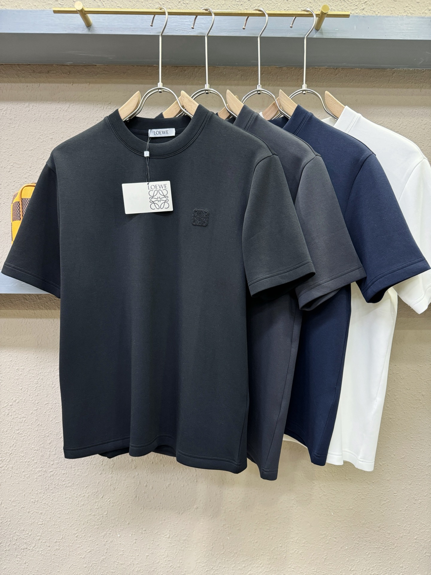 LOEWE罗意威 顶级品质 2025秋冬新品短袖！原版定制面料，手感柔软。顶级进口私货，时尚设计潮流短袖
