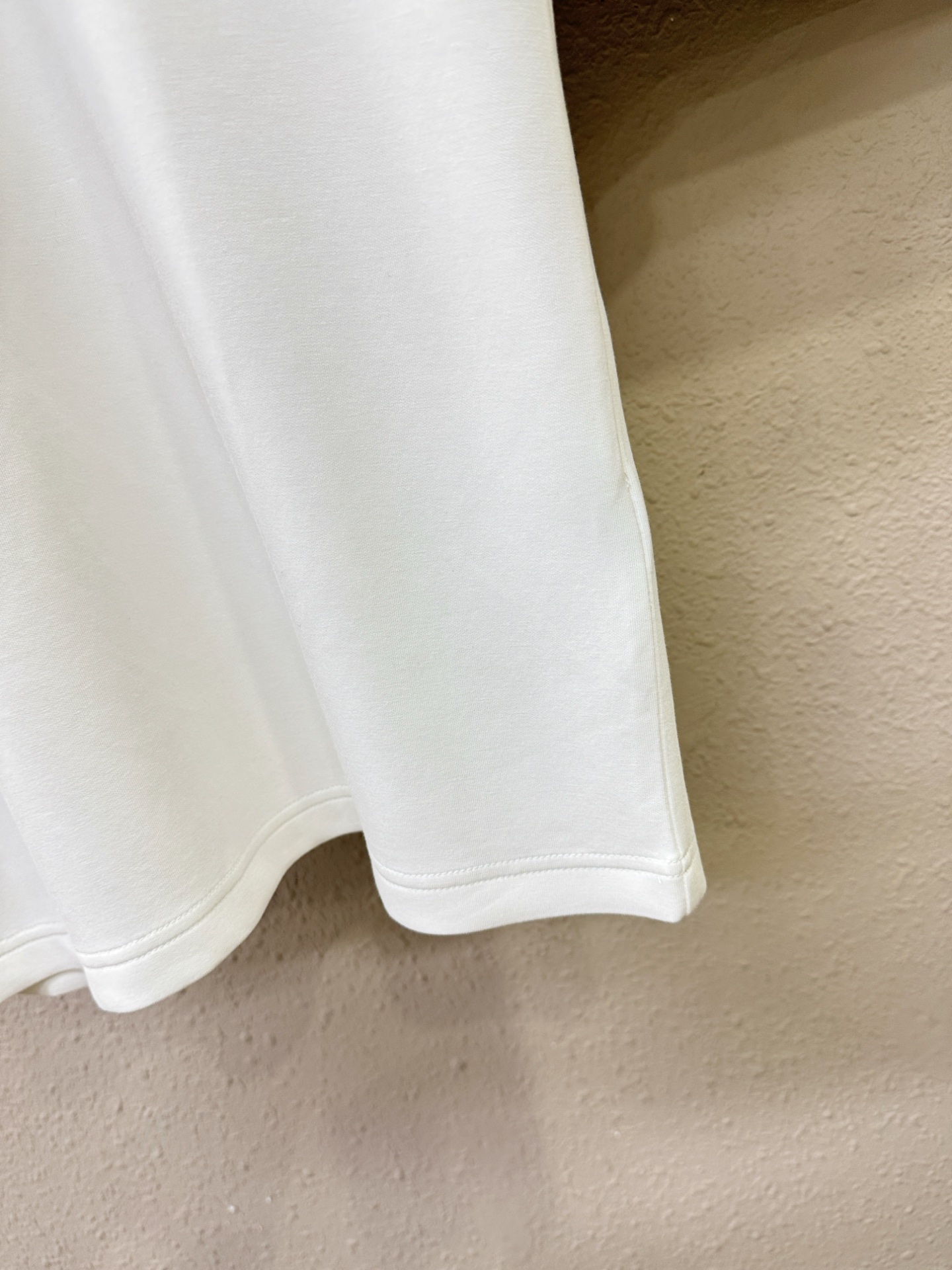 LOEWE罗意威 顶级品质 2025秋冬新品短袖！原版定制面料，手感柔软。顶级进口私货，时尚设计潮流短袖