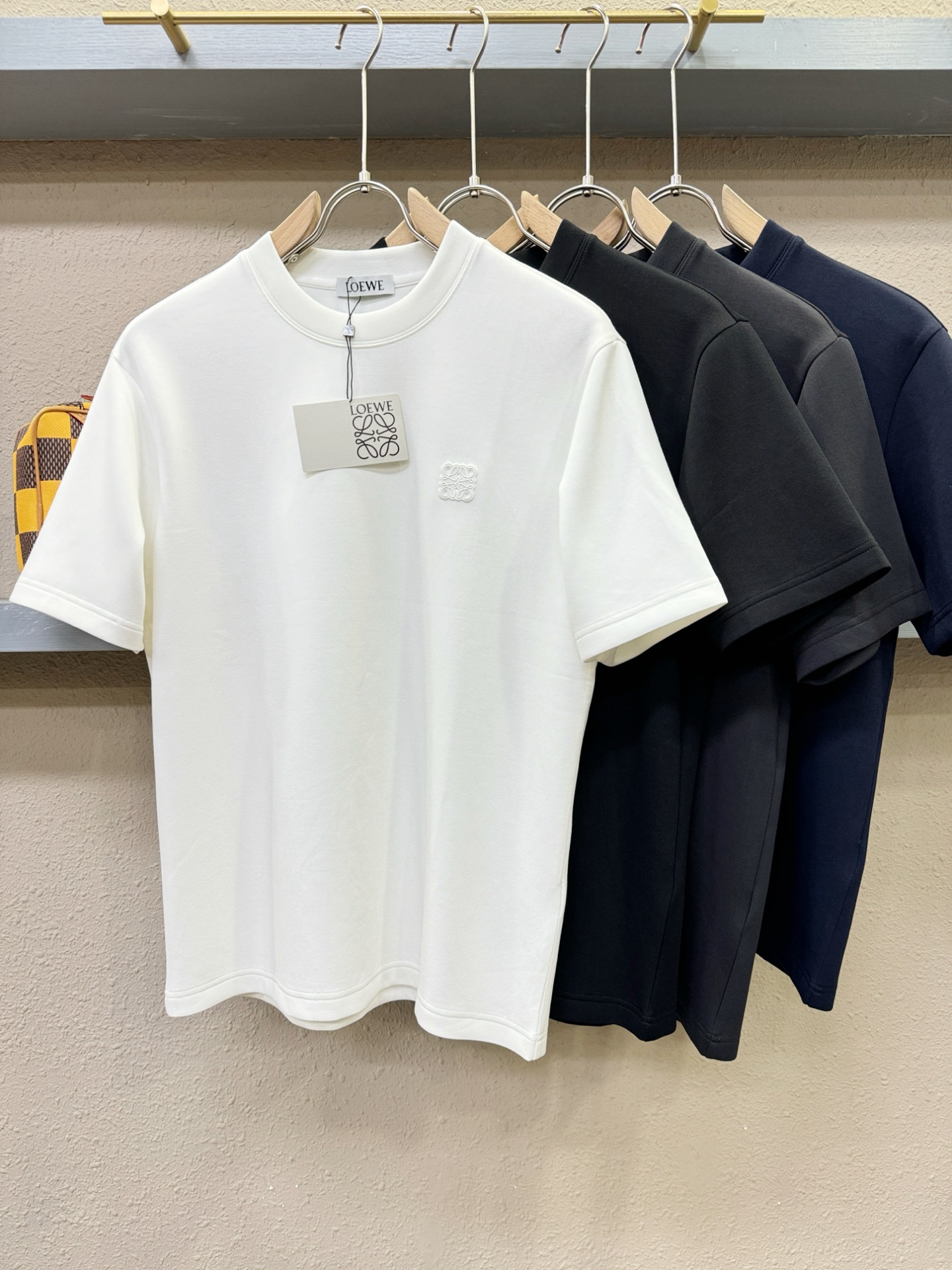 LOEWE罗意威 顶级品质 2025秋冬新品短袖！原版定制面料，手感柔软。顶级进口私货，时尚设计潮流短袖