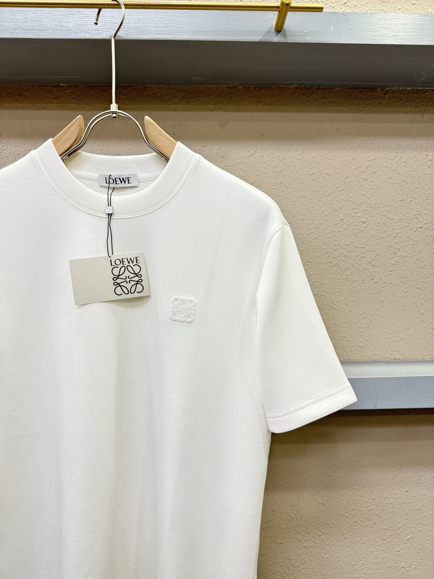 LOEWE罗意威 顶级品质 2025秋冬新品短袖！原版定制面料，手感柔软。顶级进口私货，时尚设计潮流短袖