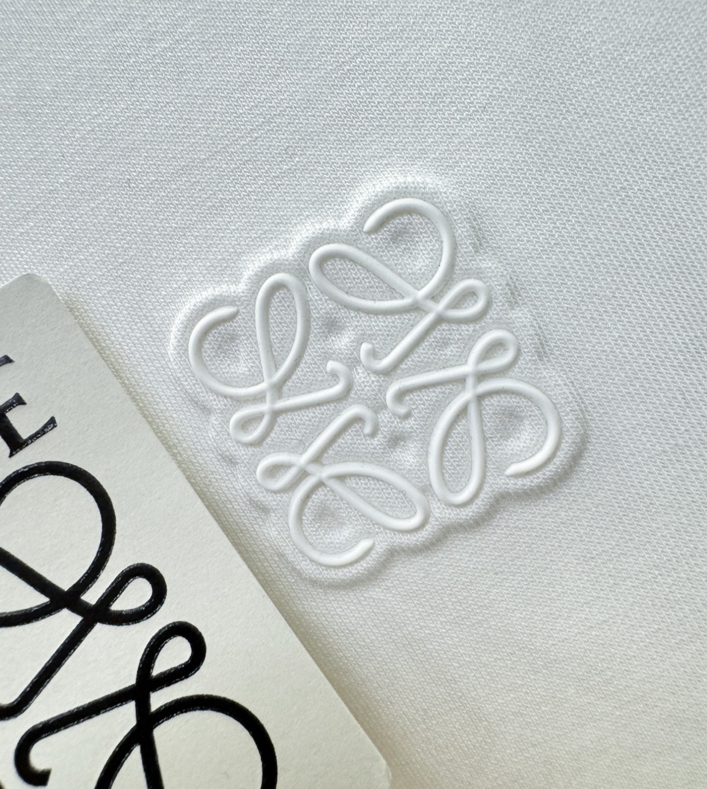 LOEWE罗意威 顶级品质 2025秋冬新品短袖！原版定制面料，手感柔软。顶级进口私货，时尚设计潮流短袖