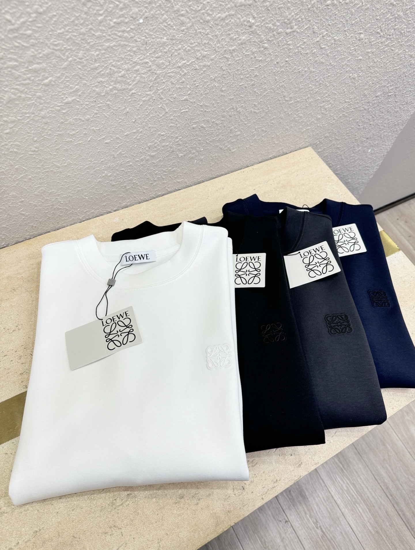 LOEWE罗意威 顶级品质 2025秋冬新品短袖！原版定制面料，手感柔软。顶级进口私货，时尚设计潮流短袖