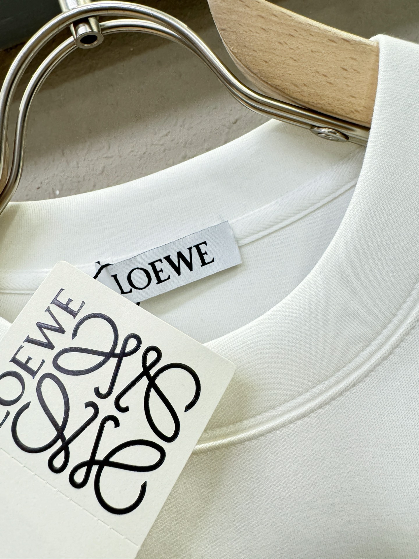 LOEWE罗意威 顶级品质 2025秋冬新品短袖！原版定制面料，手感柔软。顶级进口私货，时尚设计潮流短袖