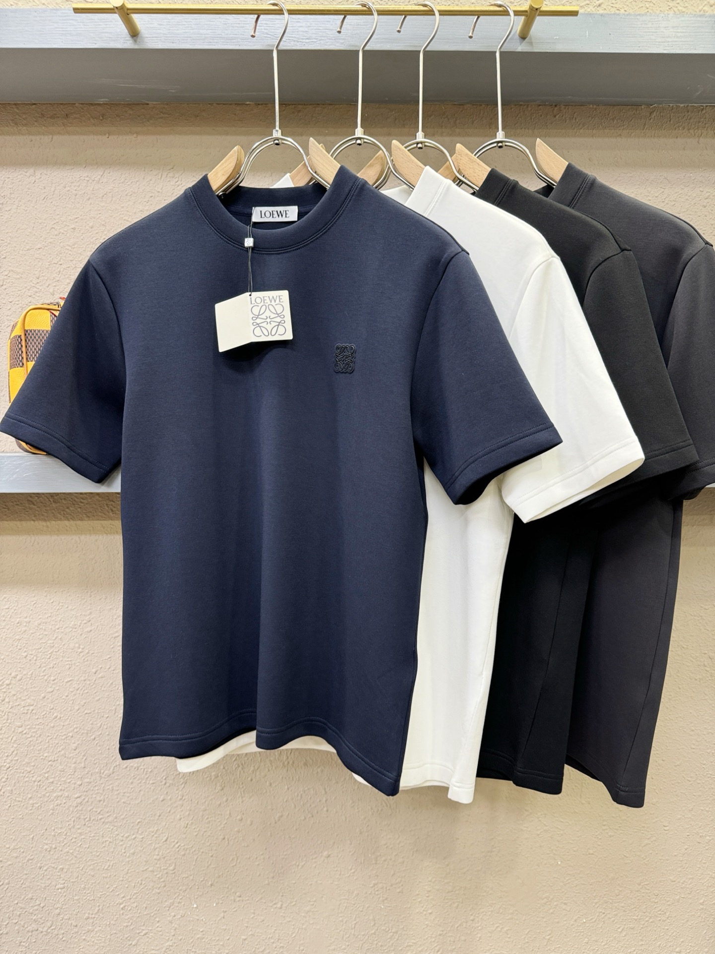 LOEWE罗意威 顶级品质 2025秋冬新品短袖！原版定制面料，手感柔软。顶级进口私货，时尚设计潮流短袖