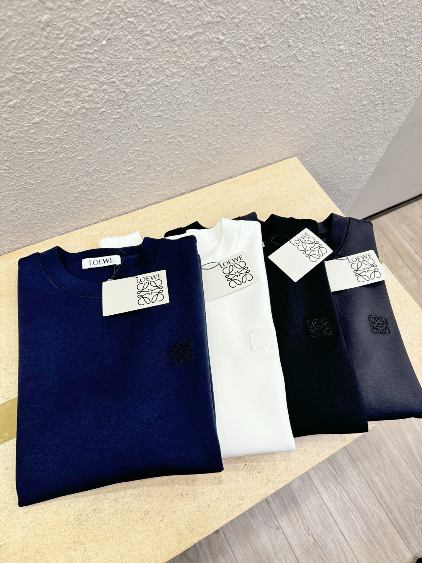 LOEWE罗意威 顶级品质 2025秋冬新品短袖！原版定制面料，手感柔软。顶级进口私货，时尚设计潮流短袖