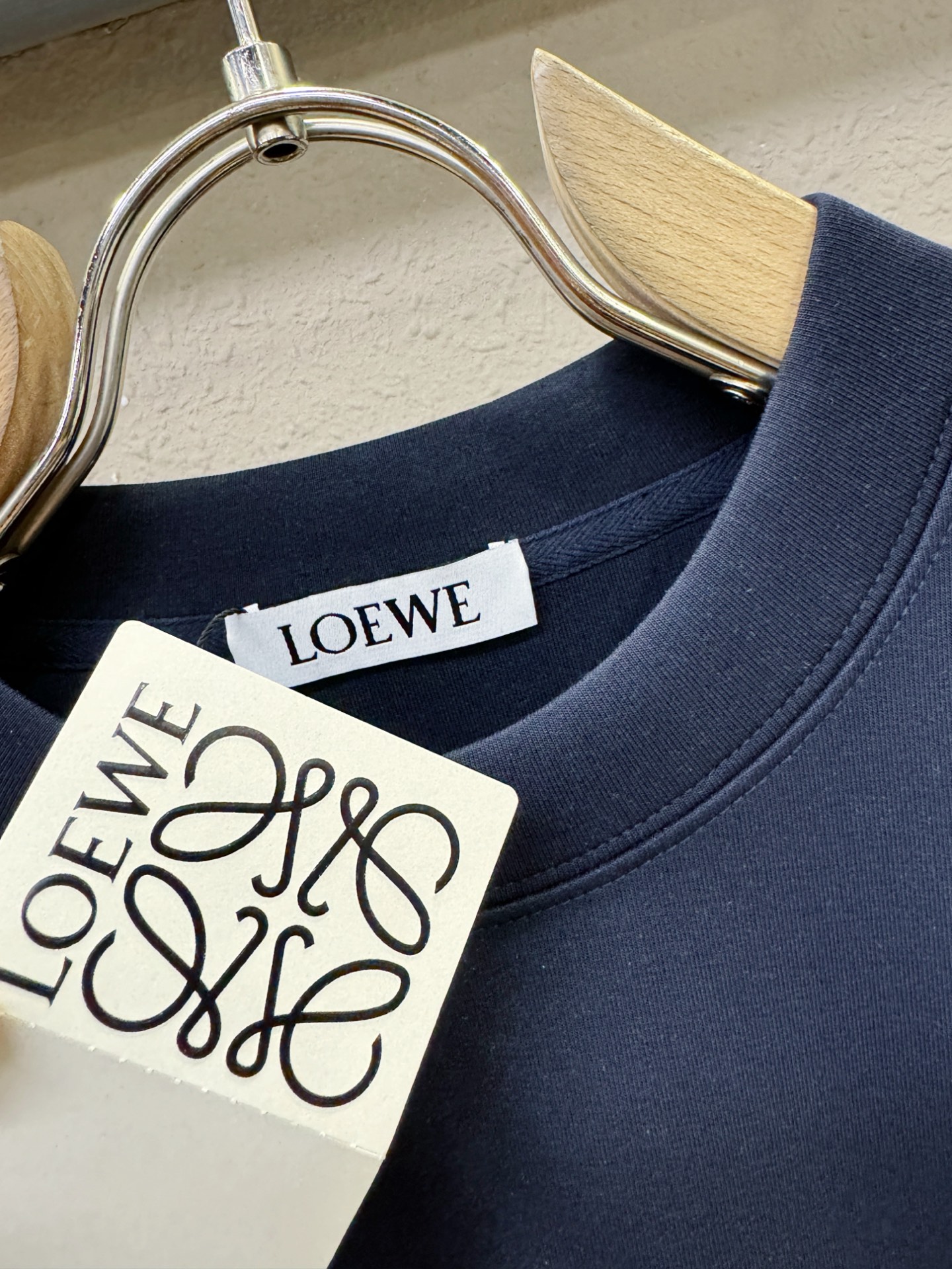 LOEWE罗意威 顶级品质 2025秋冬新品短袖！原版定制面料，手感柔软。顶级进口私货，时尚设计潮流短袖