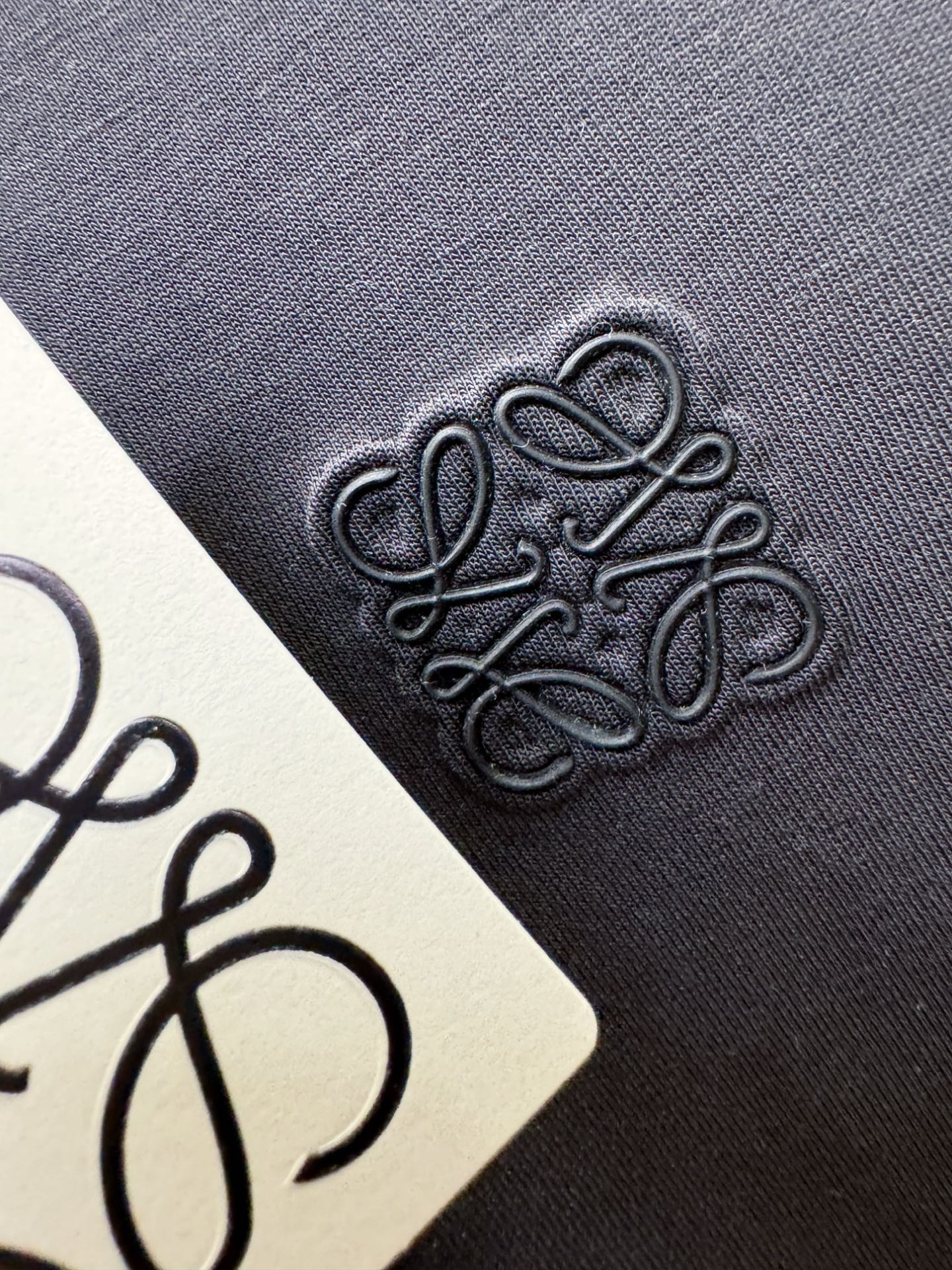 LOEWE罗意威 顶级品质 2025秋冬新品短袖！原版定制面料，手感柔软。顶级进口私货，时尚设计潮流短袖