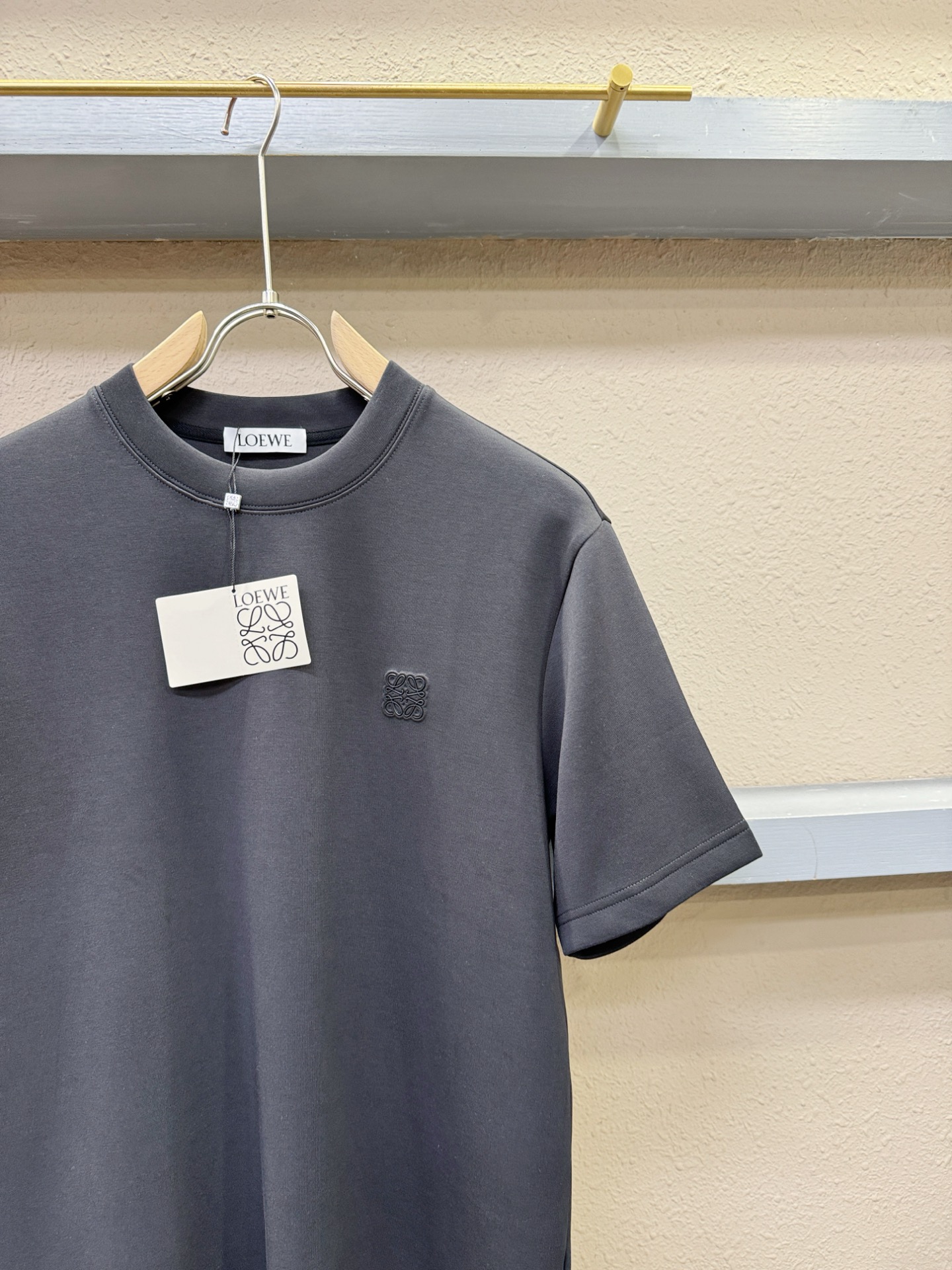 LOEWE罗意威 顶级品质 2025秋冬新品短袖！原版定制面料，手感柔软。顶级进口私货，时尚设计潮流短袖
