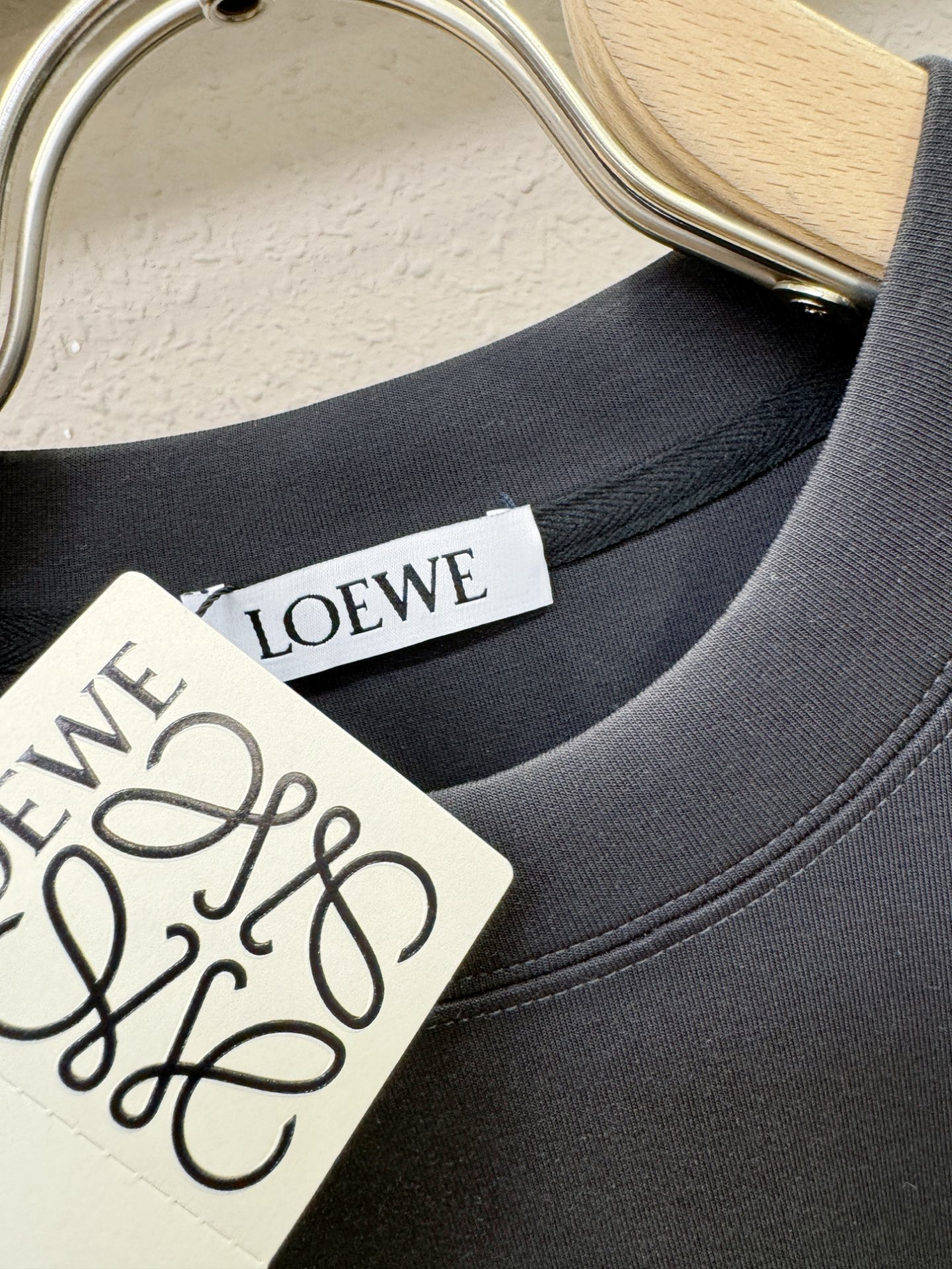 LOEWE罗意威 顶级品质 2025秋冬新品短袖！原版定制面料，手感柔软。顶级进口私货，时尚设计潮流短袖