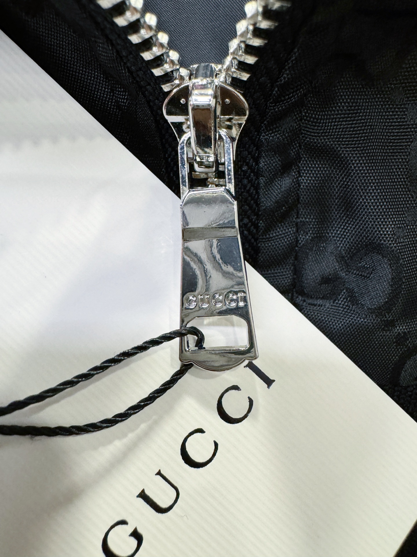 Gucci古奇 2025秋冬新款夹克外套，原单狠货 意大利进口面料时尚夹克外套。欧洲专柜同步，上身更随意