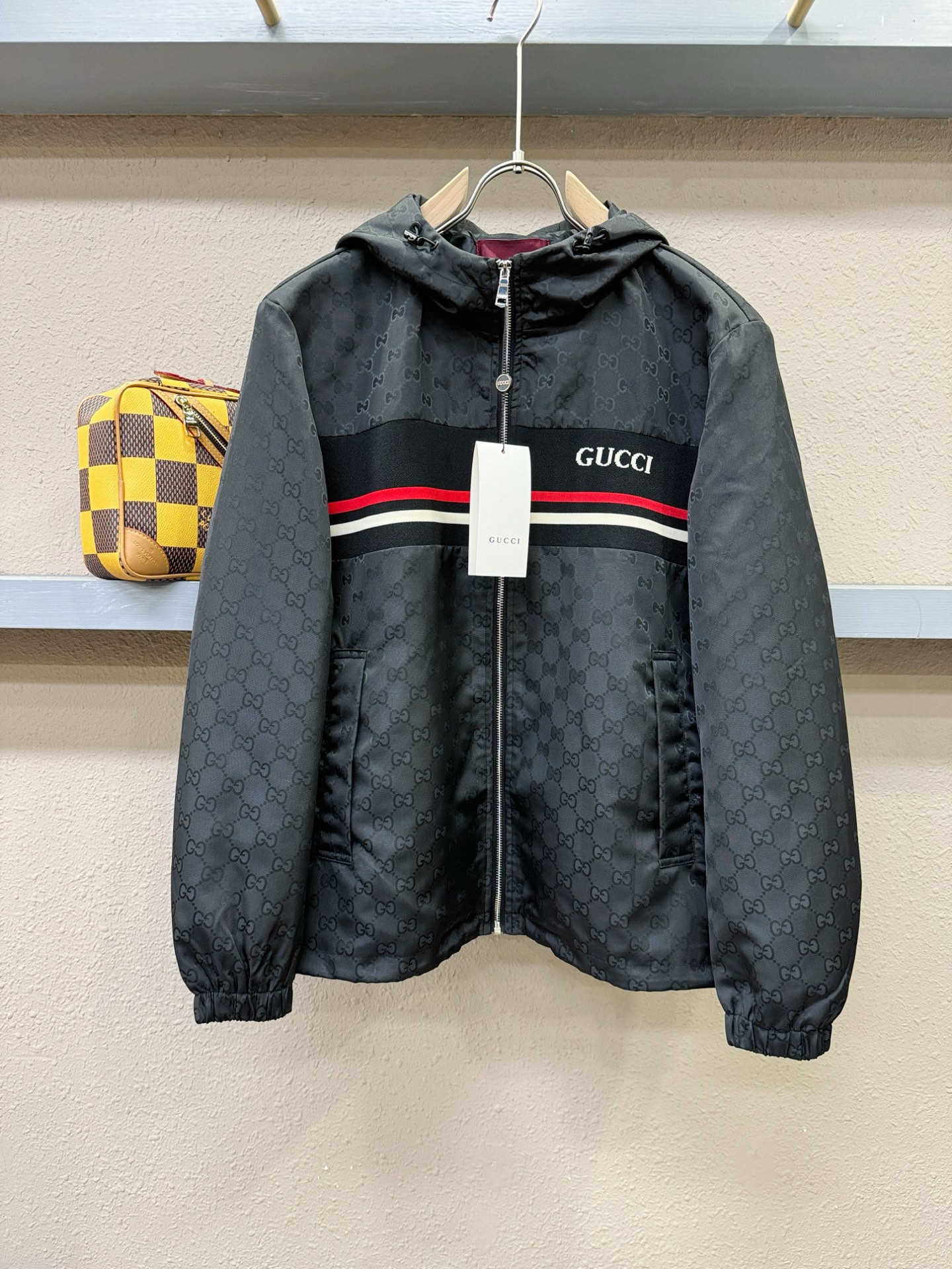 Gucci古奇 2025秋冬新款夹克外套，原单狠货 意大利进口面料时尚夹克外套。欧洲专柜同步，上身更随意
