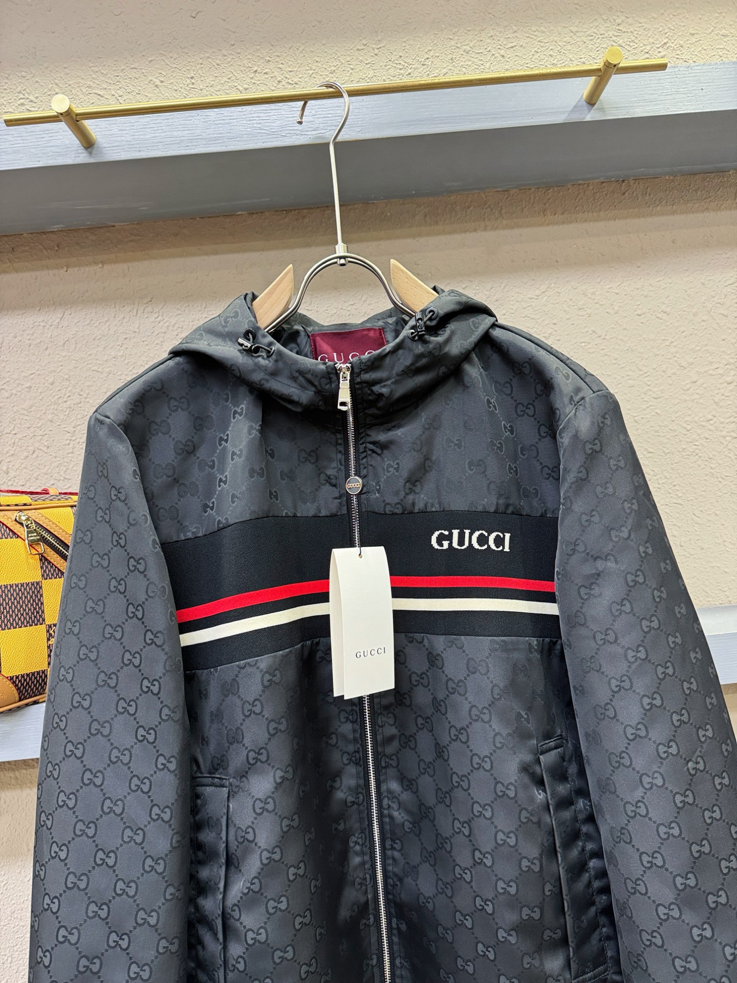 Gucci古奇 2025秋冬新款夹克外套，原单狠货 意大利进口面料时尚夹克外套。欧洲专柜同步，上身更随意