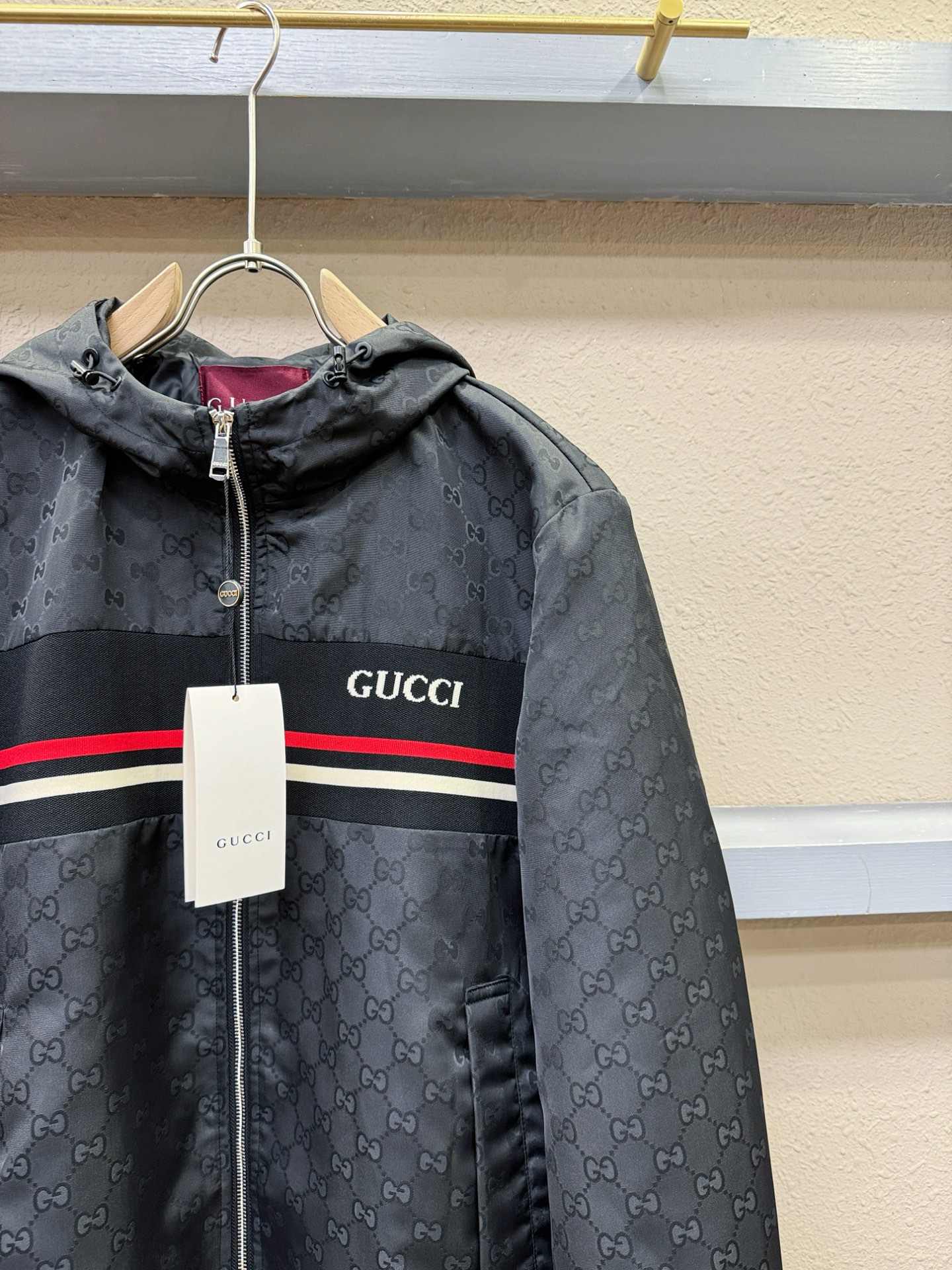 Gucci古奇 2025秋冬新款夹克外套，原单狠货 意大利进口面料时尚夹克外套。欧洲专柜同步，上身更随意