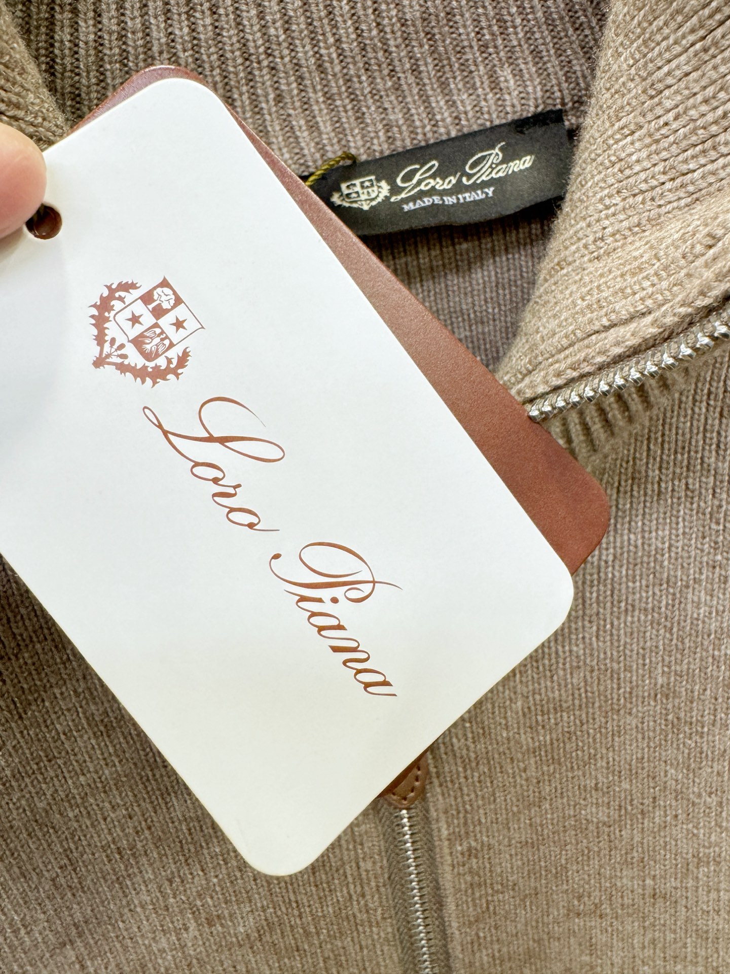 Loro Piana诺悠翩雅 新品爆款 2025秋冬新品拉链羊毛毛衣 胸前品牌Golo刺绣，经典简约大气