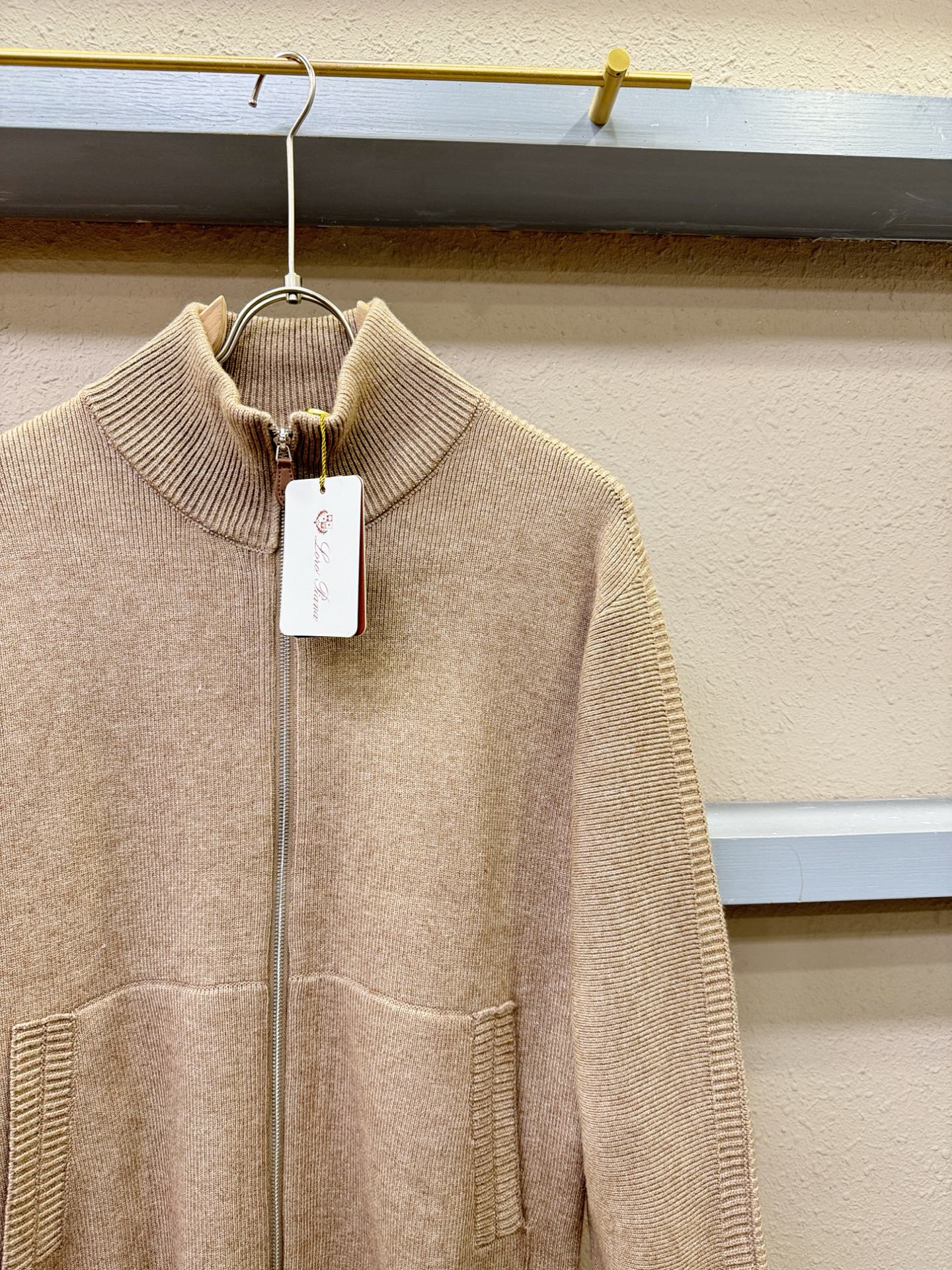 Loro Piana诺悠翩雅 新品爆款 2025秋冬新品拉链羊毛毛衣 胸前品牌Golo刺绣，经典简约大气