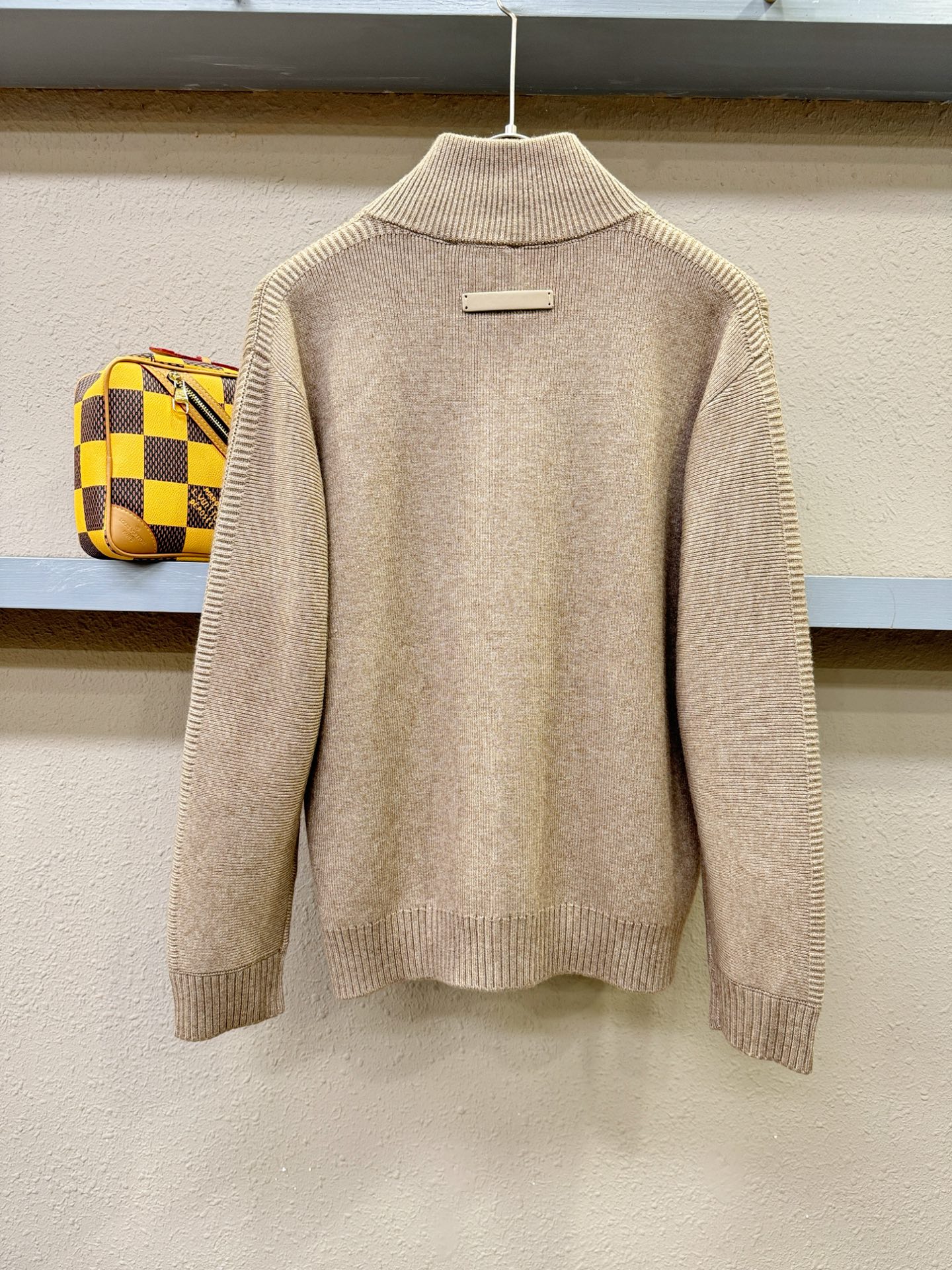 Loro Piana诺悠翩雅 新品爆款 2025秋冬新品拉链羊毛毛衣 胸前品牌Golo刺绣，经典简约大气