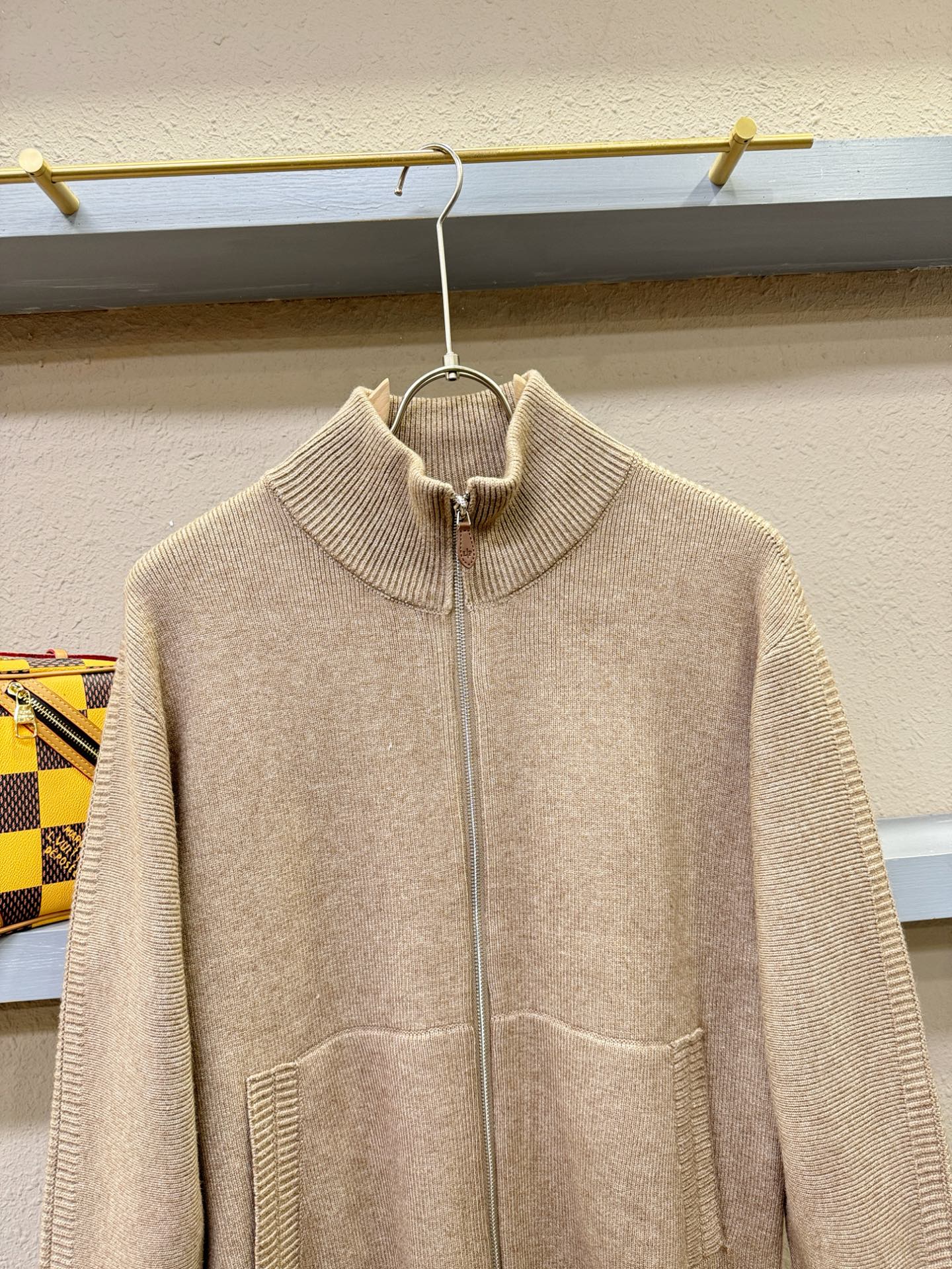 Loro Piana诺悠翩雅 新品爆款 2025秋冬新品拉链羊毛毛衣 胸前品牌Golo刺绣，经典简约大气