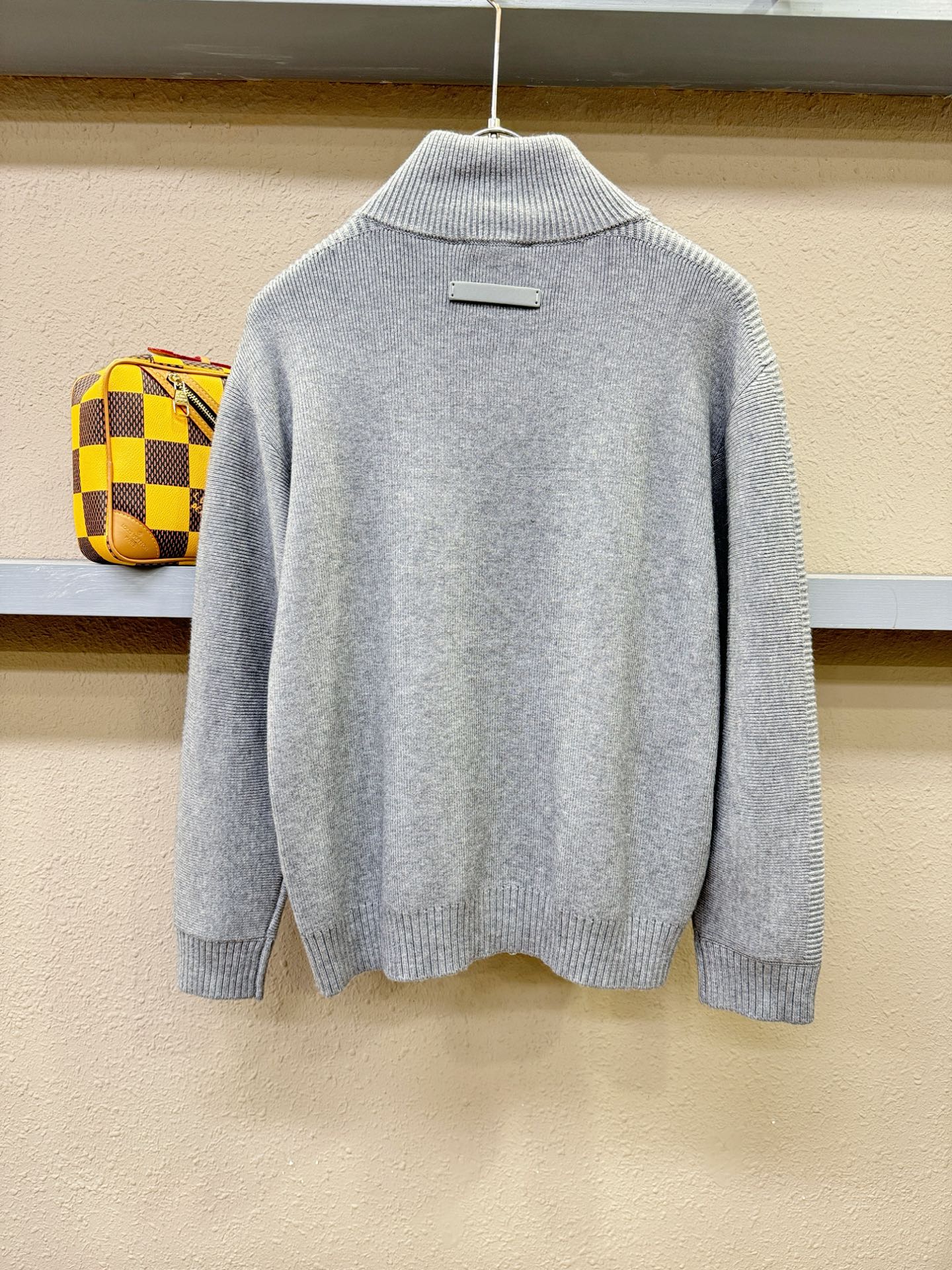 Loro Piana诺悠翩雅 新品爆款 2025秋冬新品拉链羊毛毛衣 胸前品牌Golo刺绣，经典简约大气