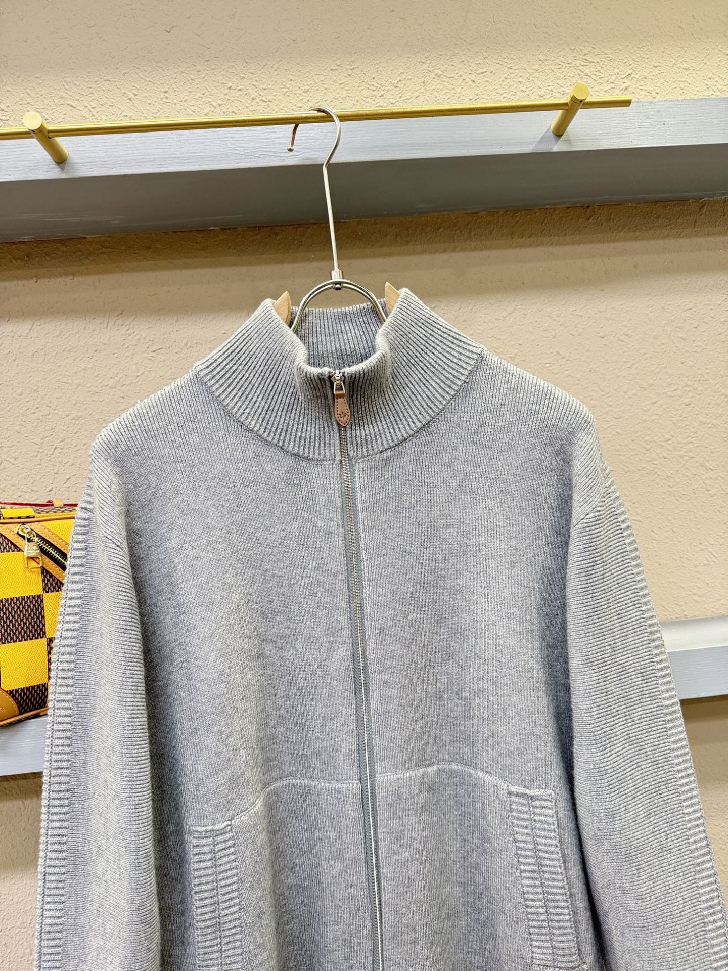 Loro Piana诺悠翩雅 新品爆款 2025秋冬新品拉链羊毛毛衣 胸前品牌Golo刺绣，经典简约大气