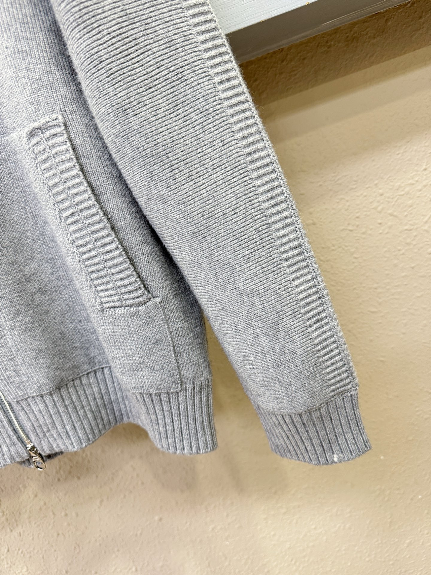 Loro Piana诺悠翩雅 新品爆款 2025秋冬新品拉链羊毛毛衣 胸前品牌Golo刺绣，经典简约大气