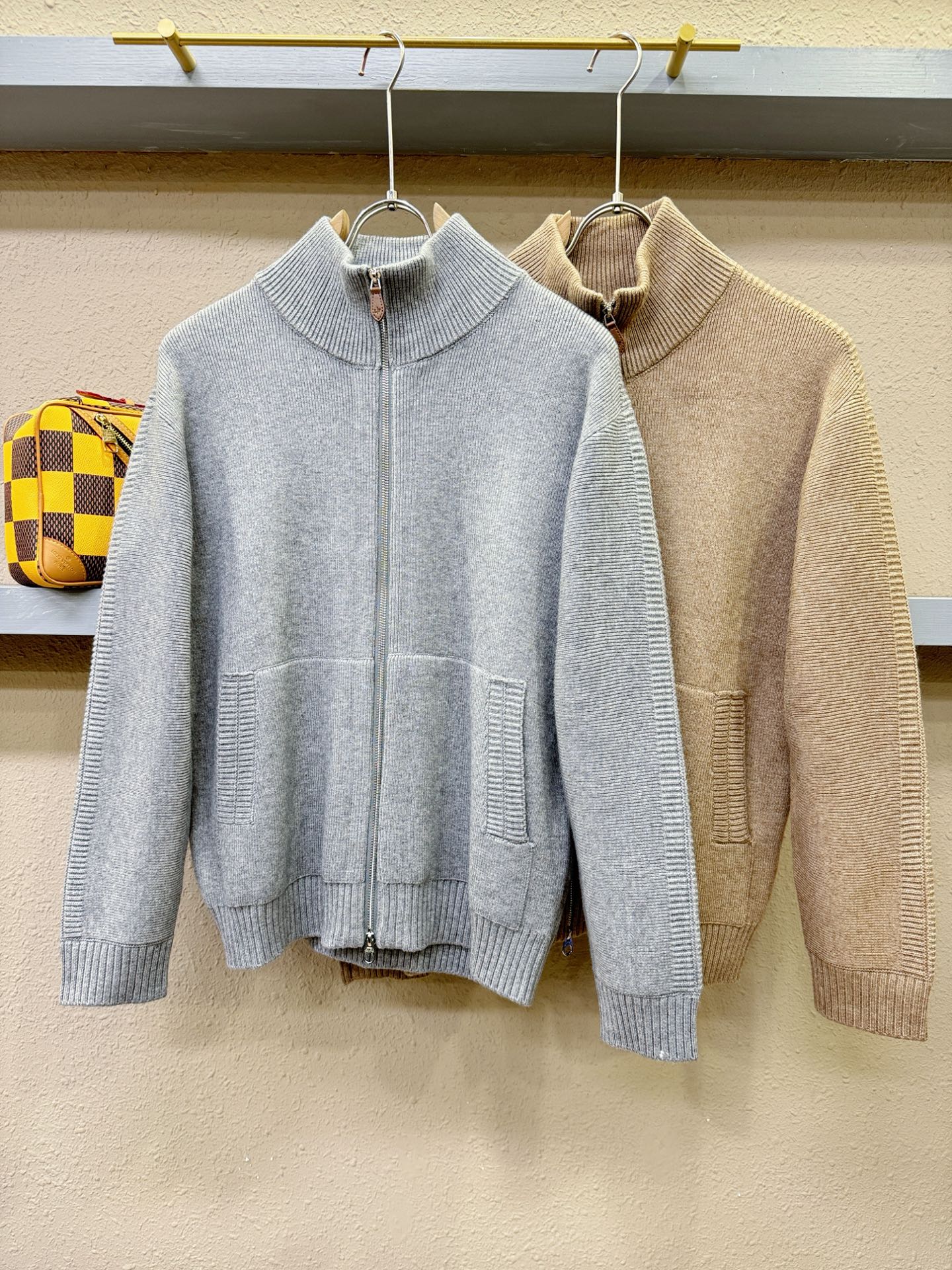 Loro Piana诺悠翩雅 新品爆款 2025秋冬新品拉链羊毛毛衣 胸前品牌Golo刺绣，经典简约大气