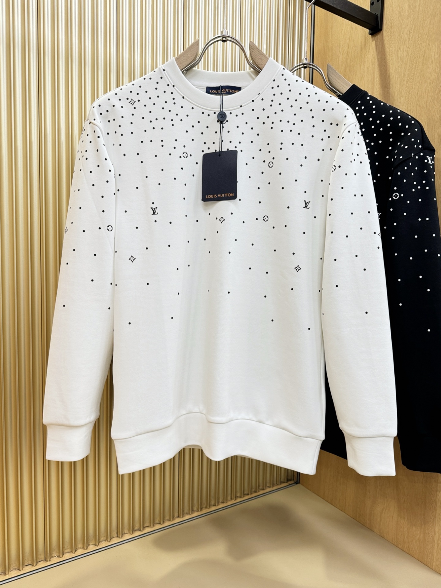 LV路易威登 2025ss秋季新品 长袖卫衣，经典Logo设计，百搭款 官网同步发售 定制面料，柔软细腻